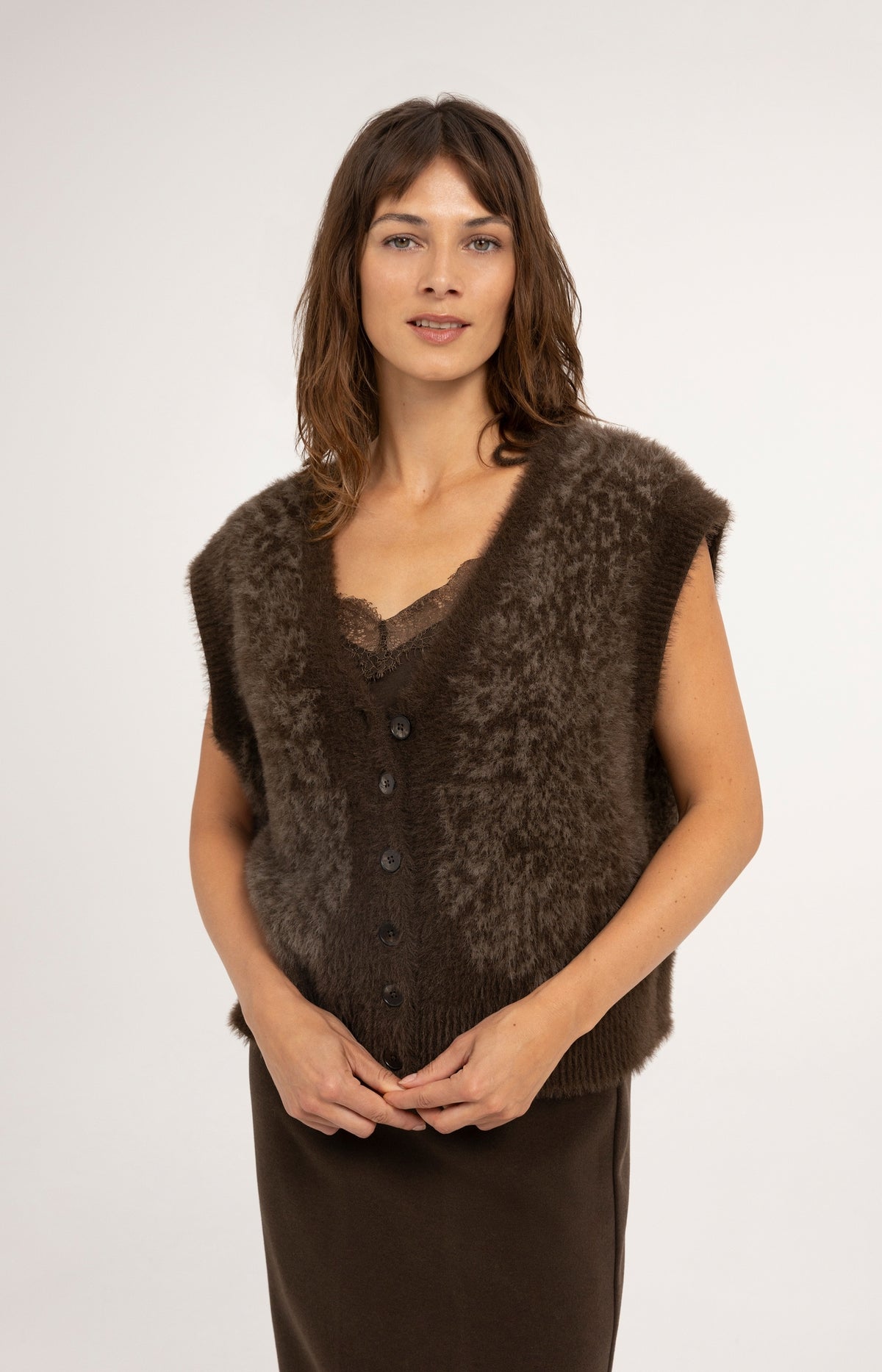 Fluffy knit vest with pattern - Delicioso Brown Dessin
