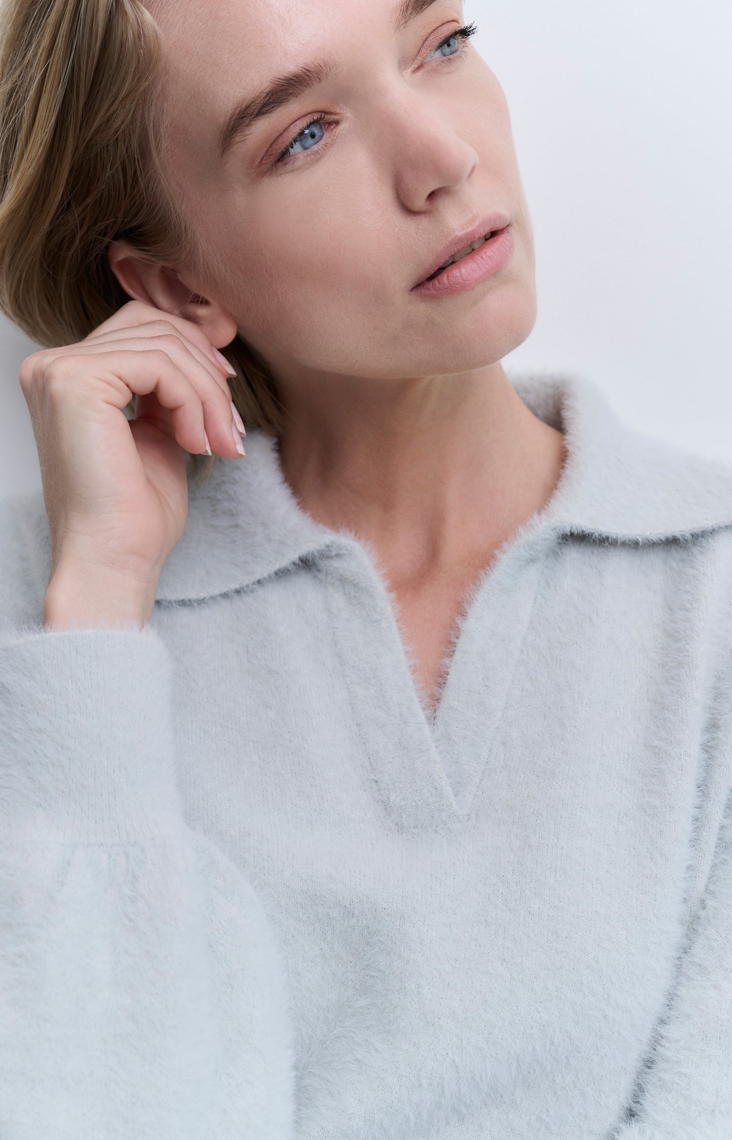 Fluffy polo sweater with classic collar and V-neck