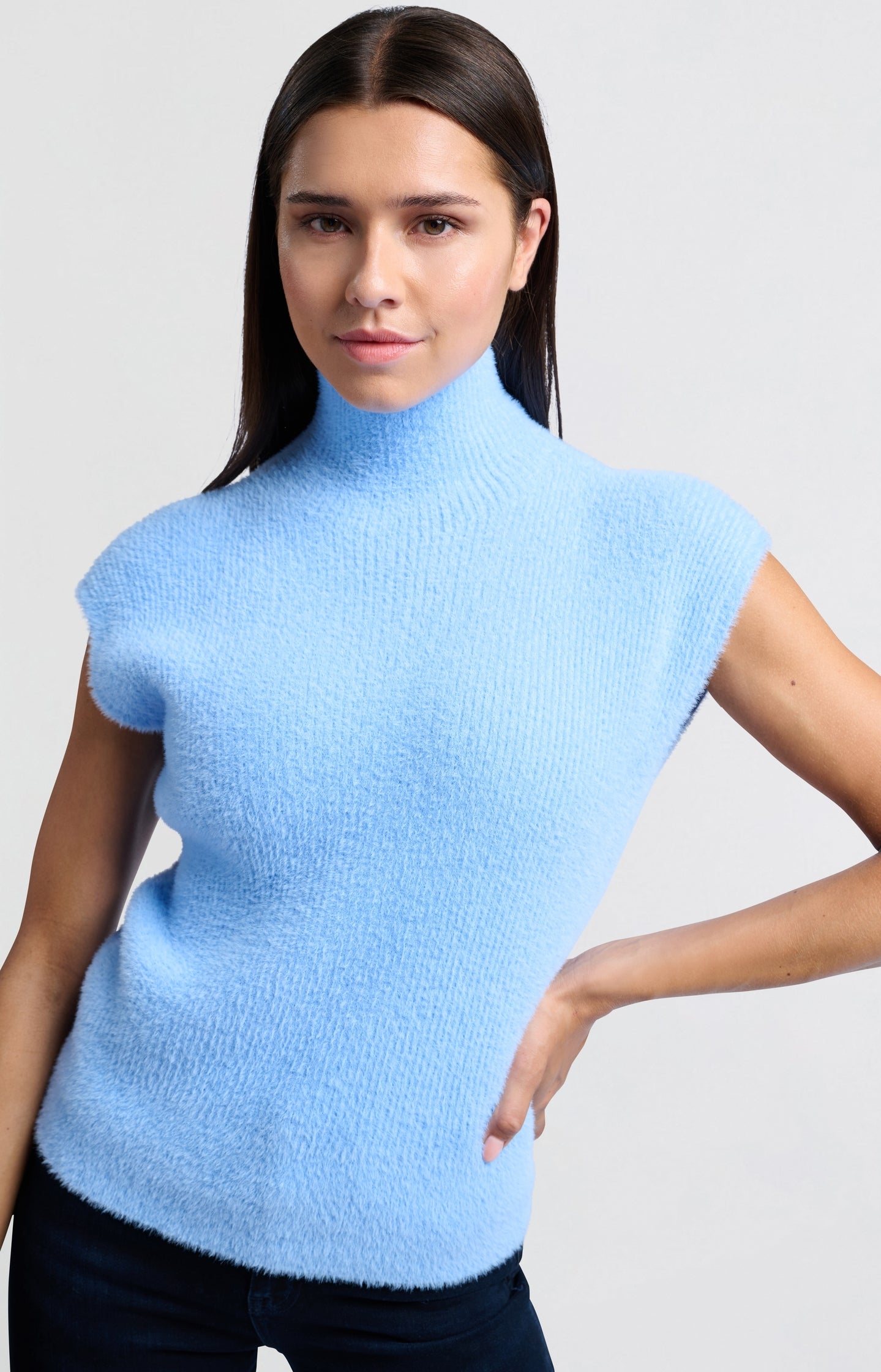 Fluffy sleeveless sweater with high neck and fitted fit