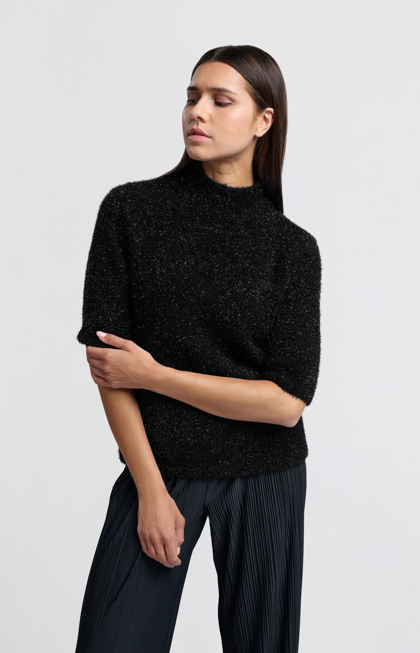 Fluffy sweater with half-length sleeves and a collar - Type: lookbook