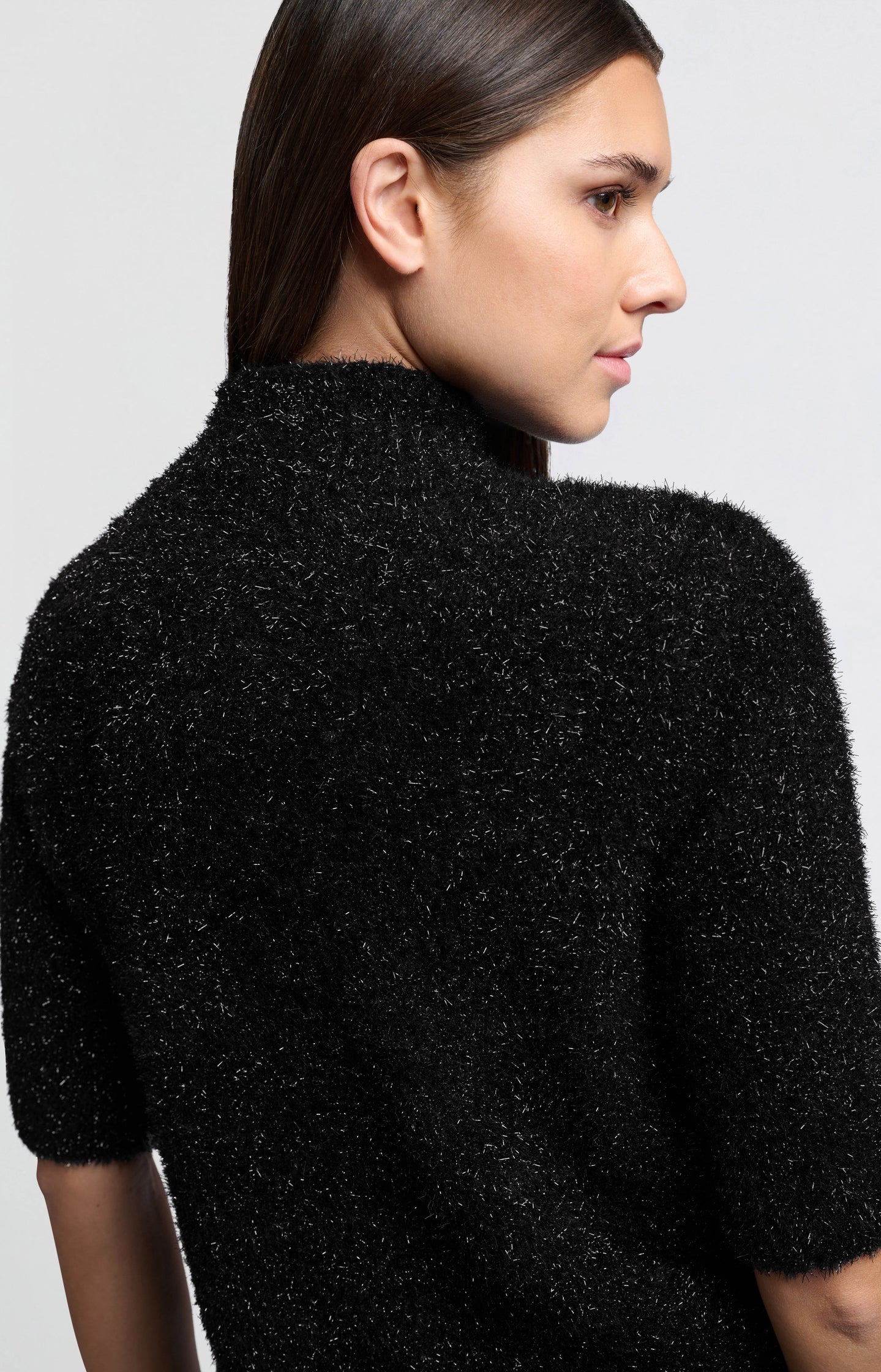 Fluffy sweater with half-length sleeves and a collar