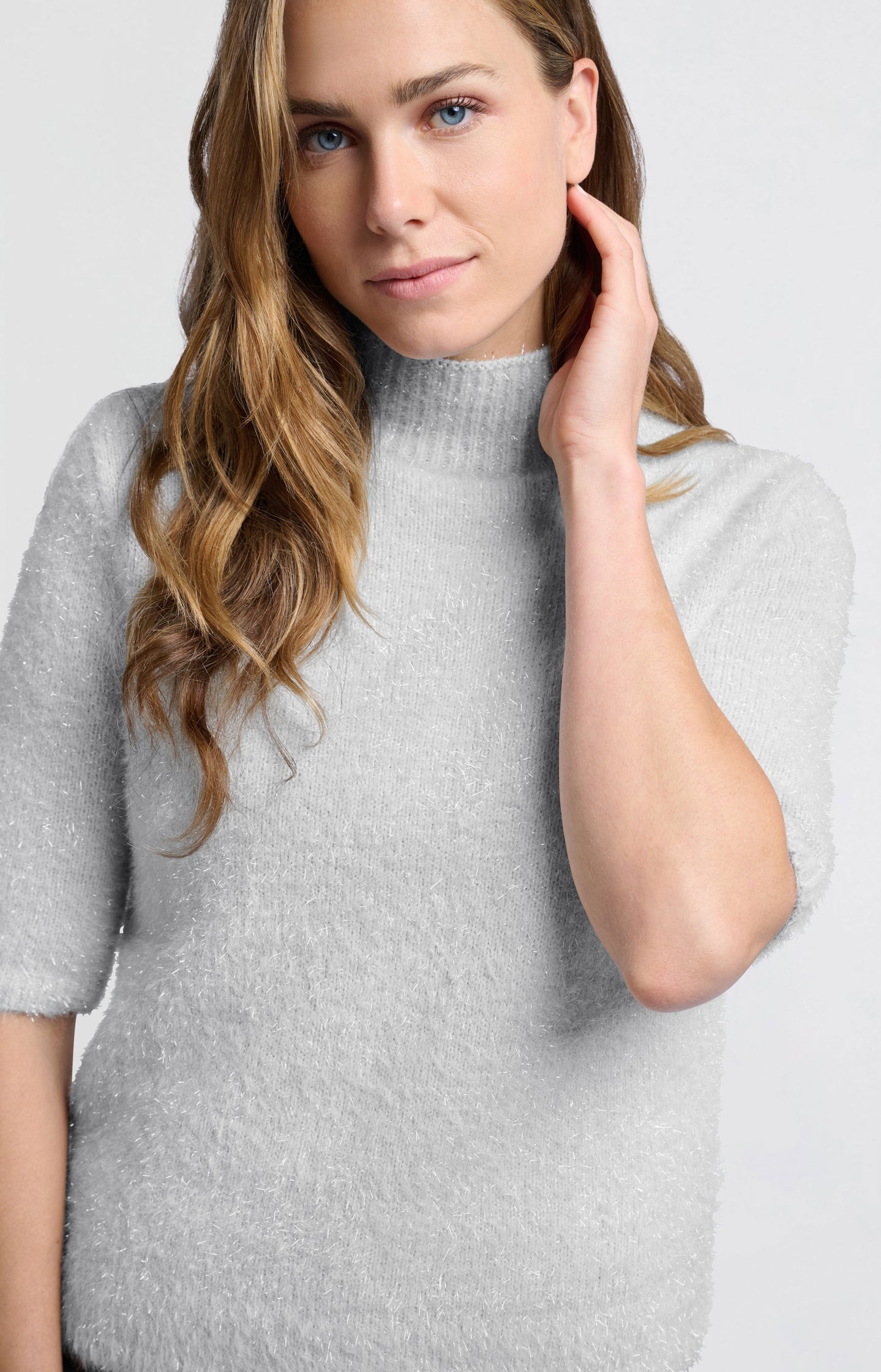 Fluffy sweater with half-length sleeves and a collar