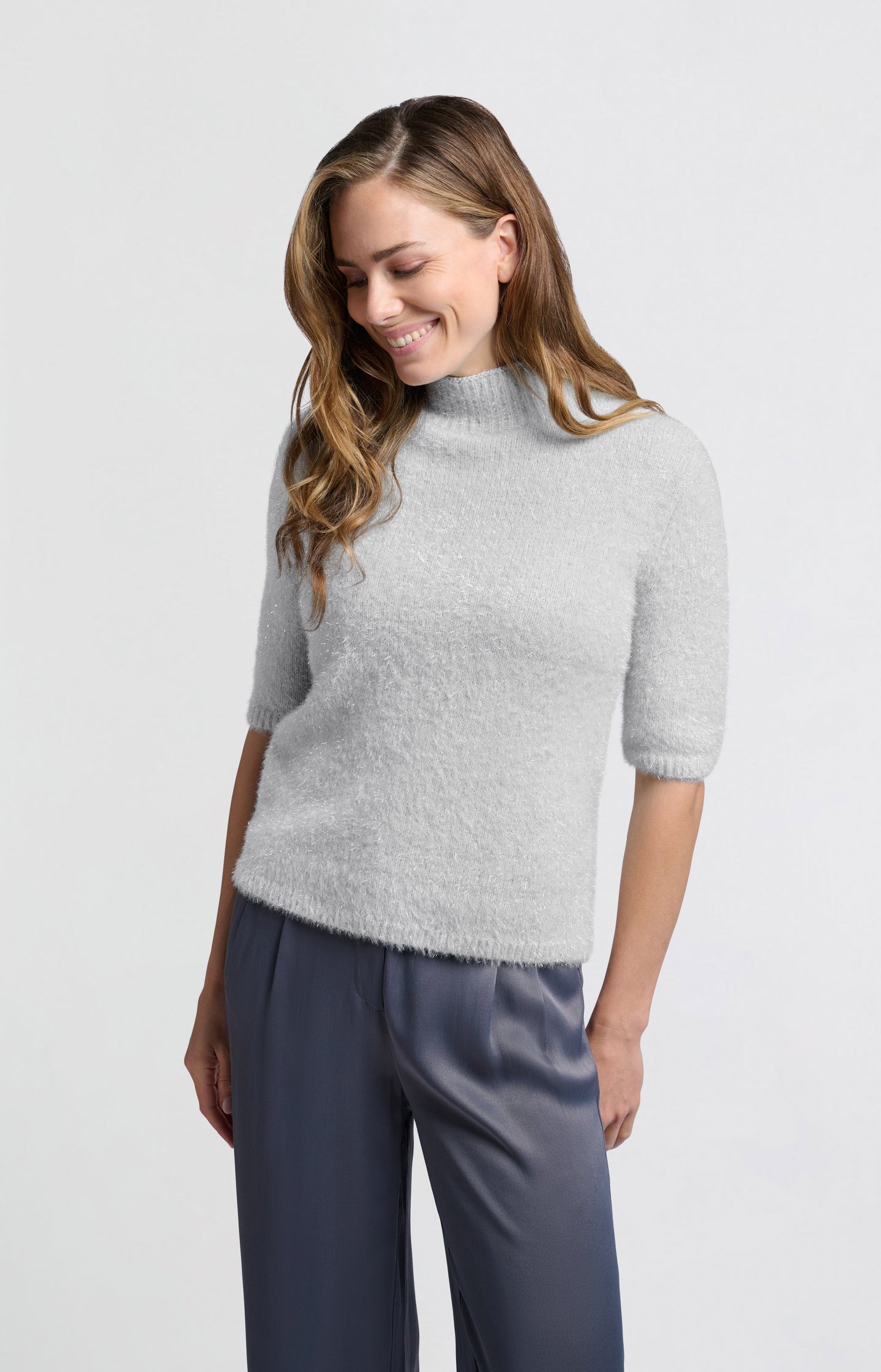 Fluffy sweater with half-length sleeves and a collar