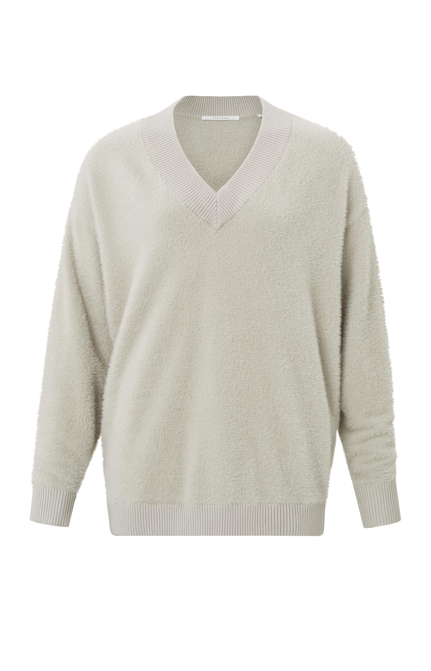 Fluffy sweater with V-neck, long sleeves in oversized fit - Type: product