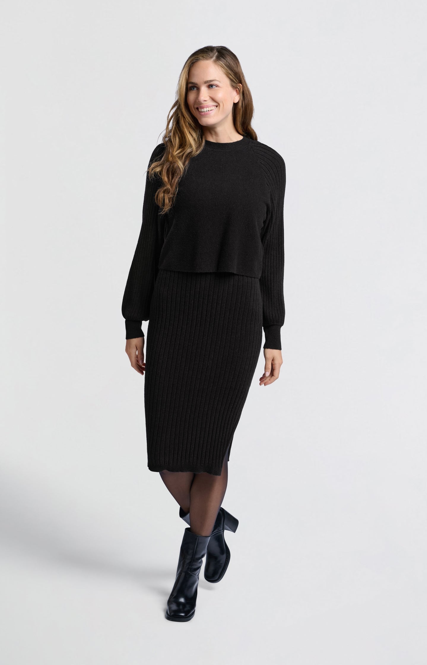 Knitted dress with square neckline and slim fit