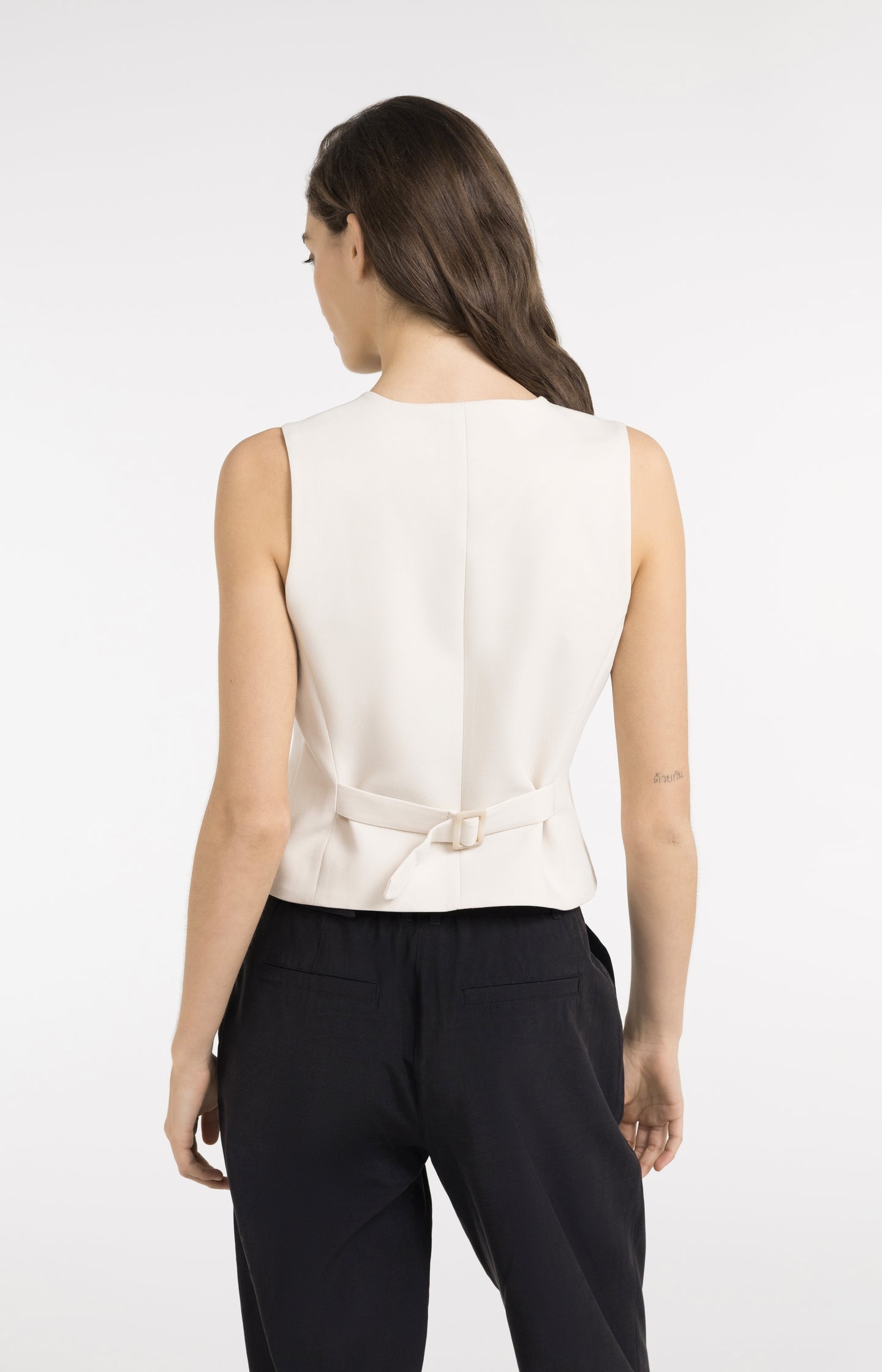 Gilet with asymmetrical closure