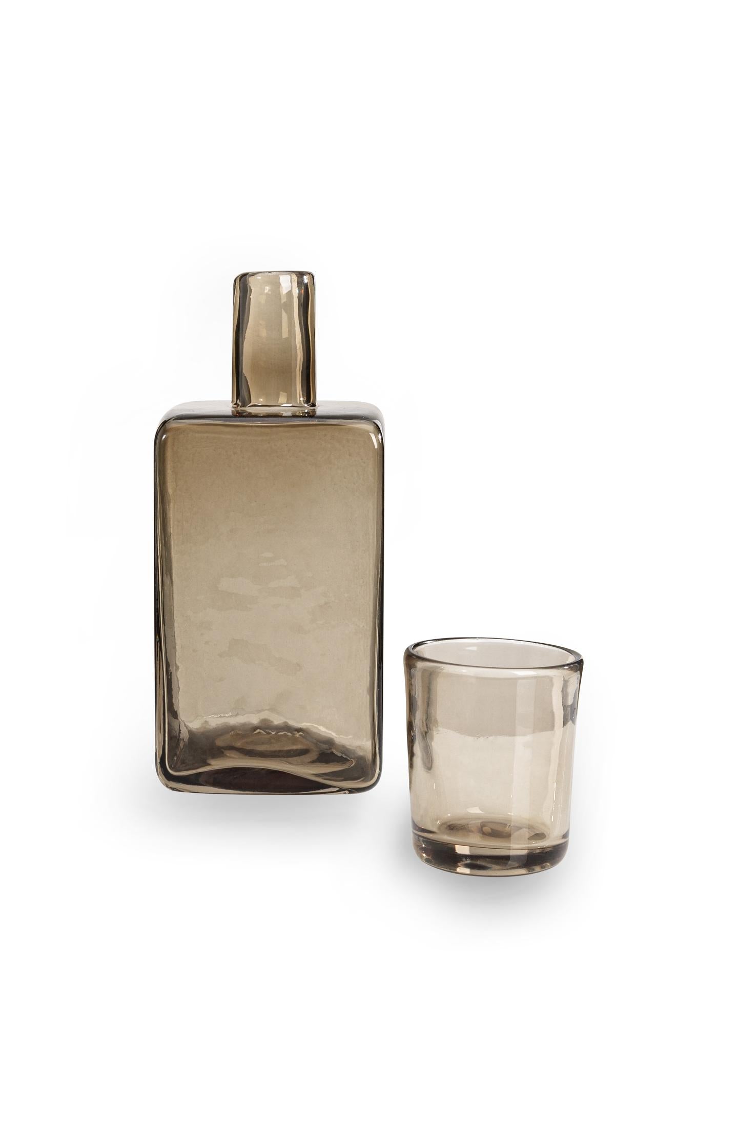 Glaskaraffe mit zugehörigem Glas