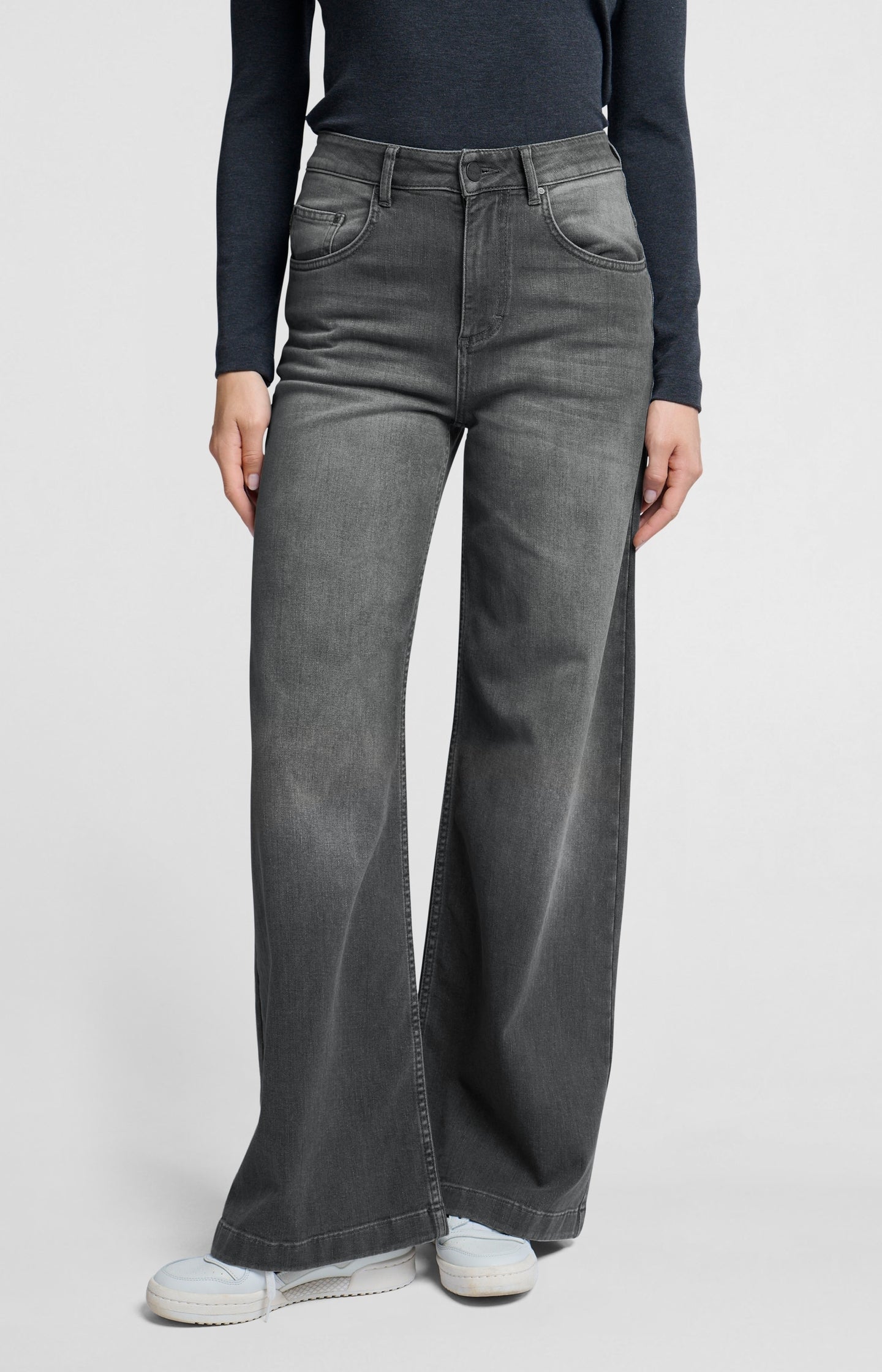 Gray jeans with high waist, extra wide legs and pockets - L34