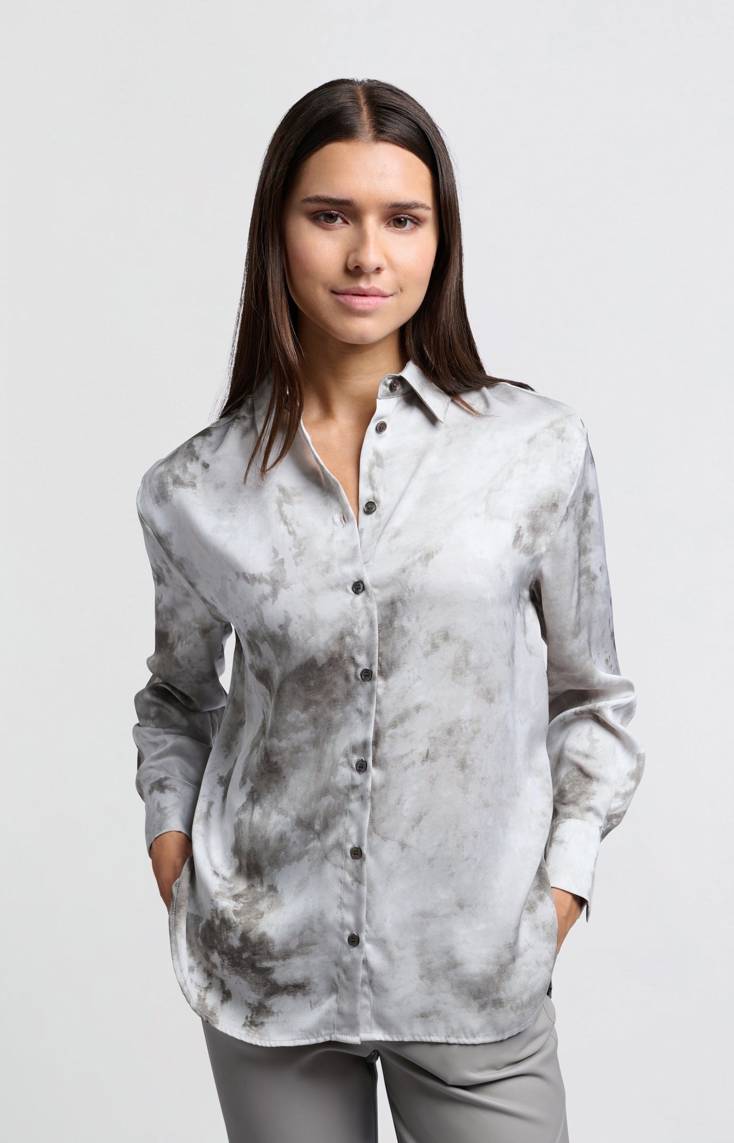 Grey blouse with abstract print and button closure - Type: lookbook