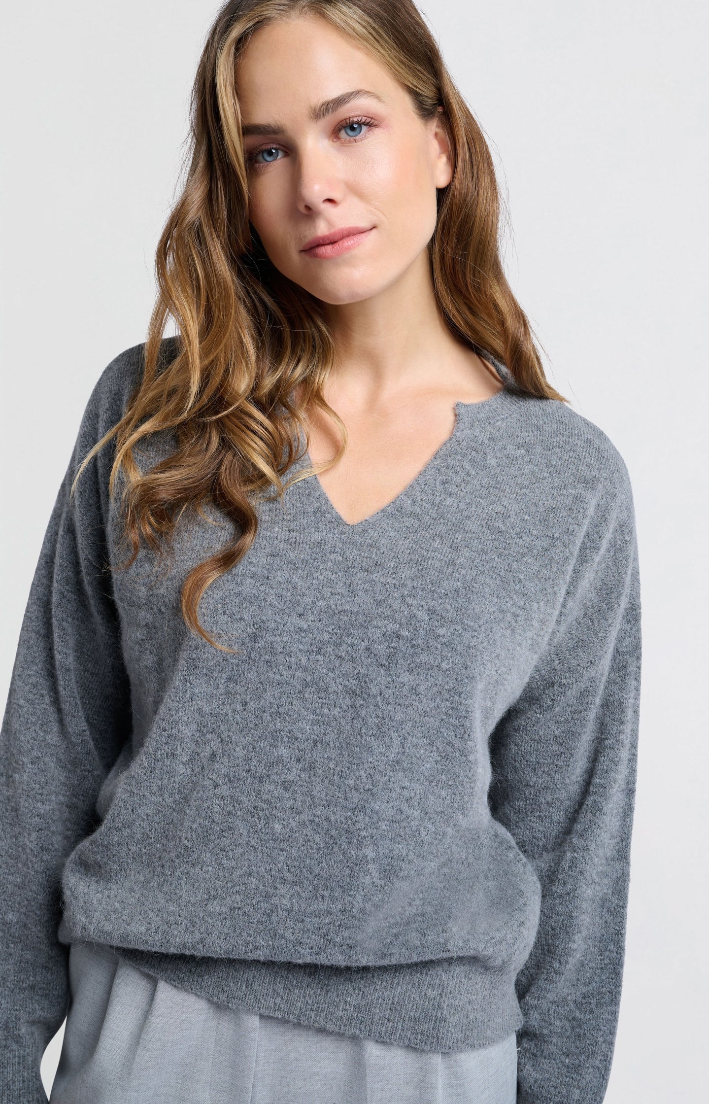 Grey sweater with V-neck and long sleeves