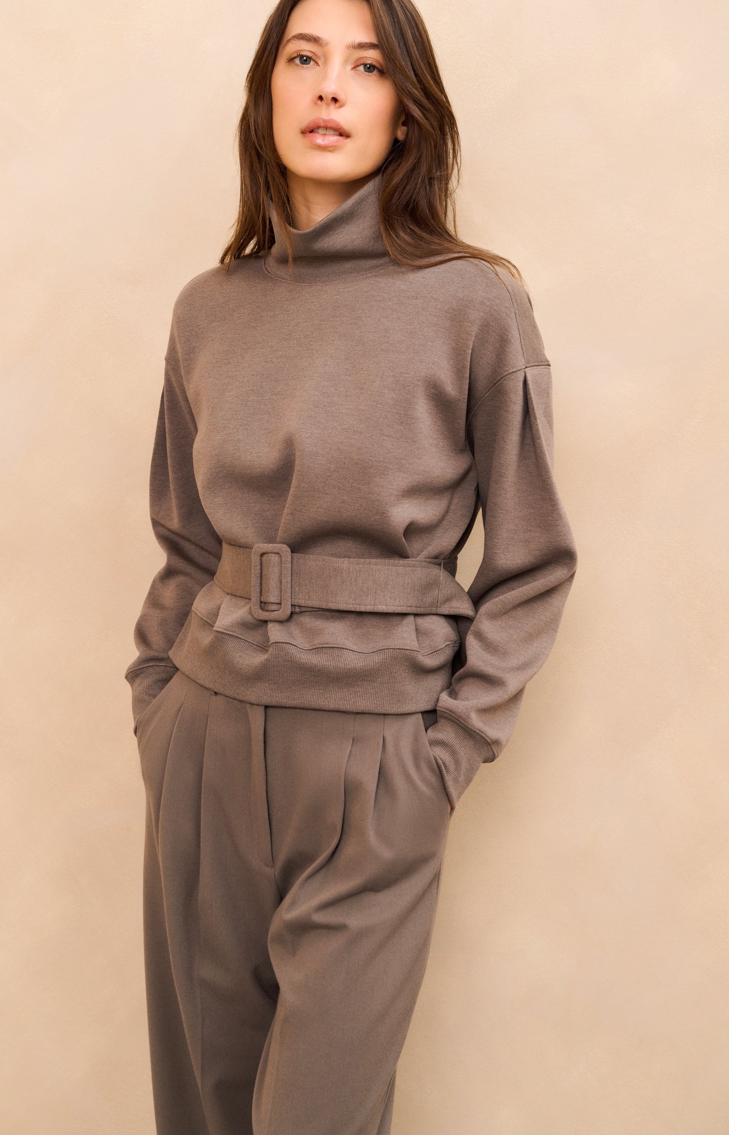 High neck sweatshirt with matching belt and pleated sleeves