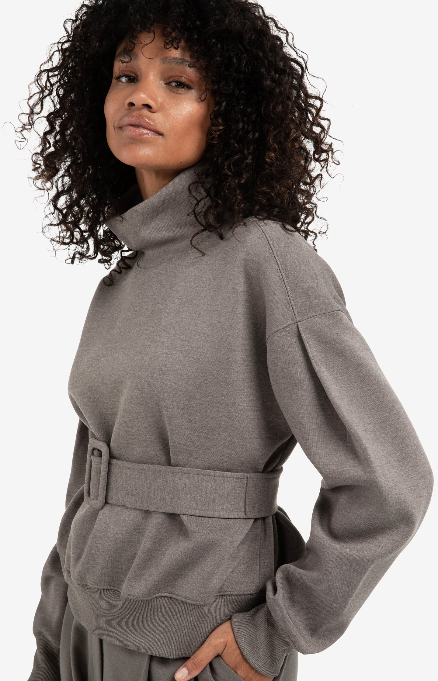 High neck sweatshirt with matching belt and pleated sleeves