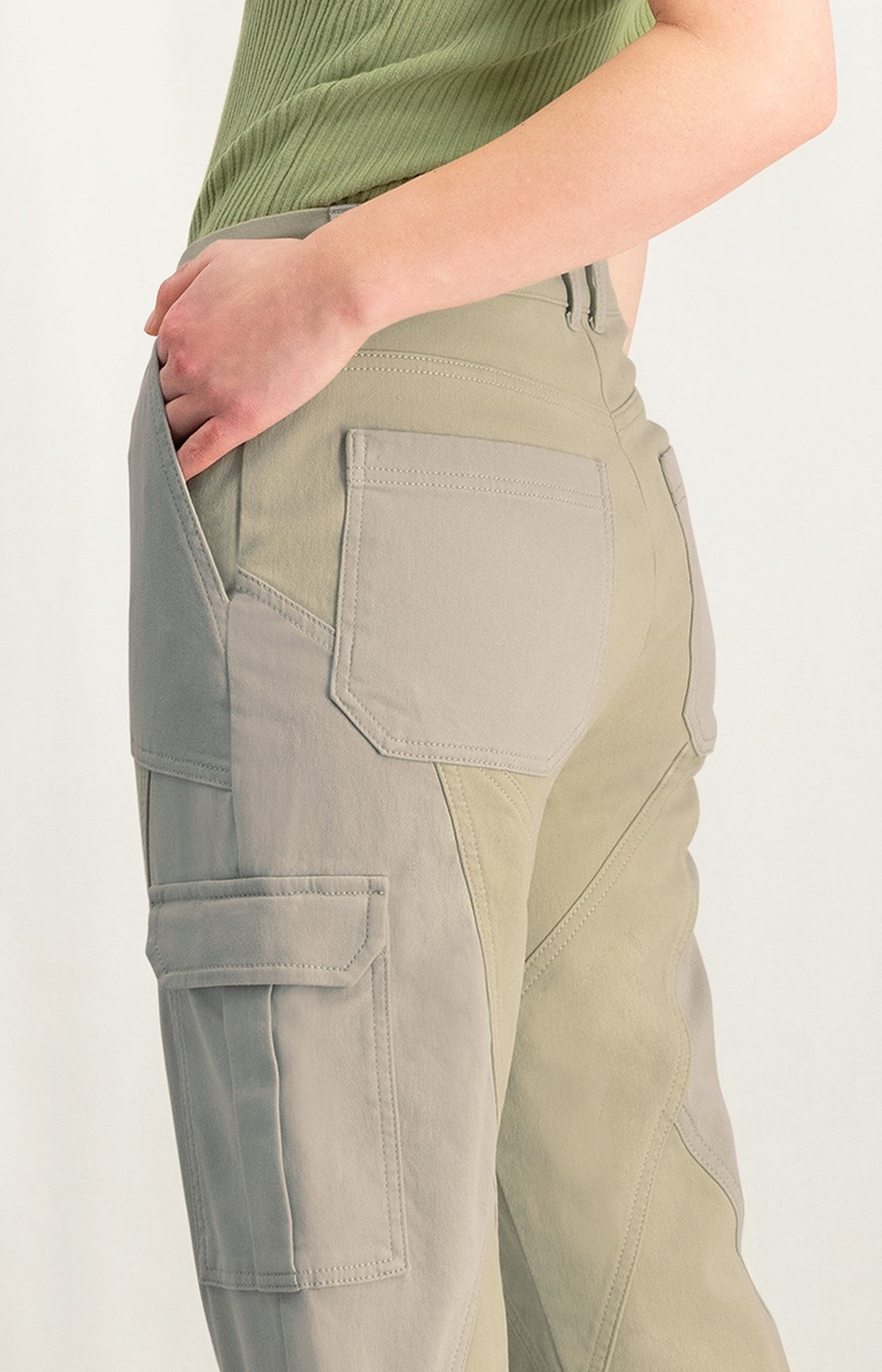 High waist cargo trousers with six pocket style and zip fly