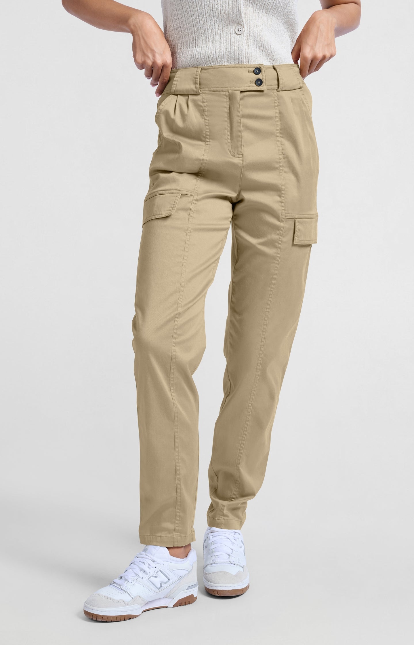 High waist cargo trousers with slim legs and pockets