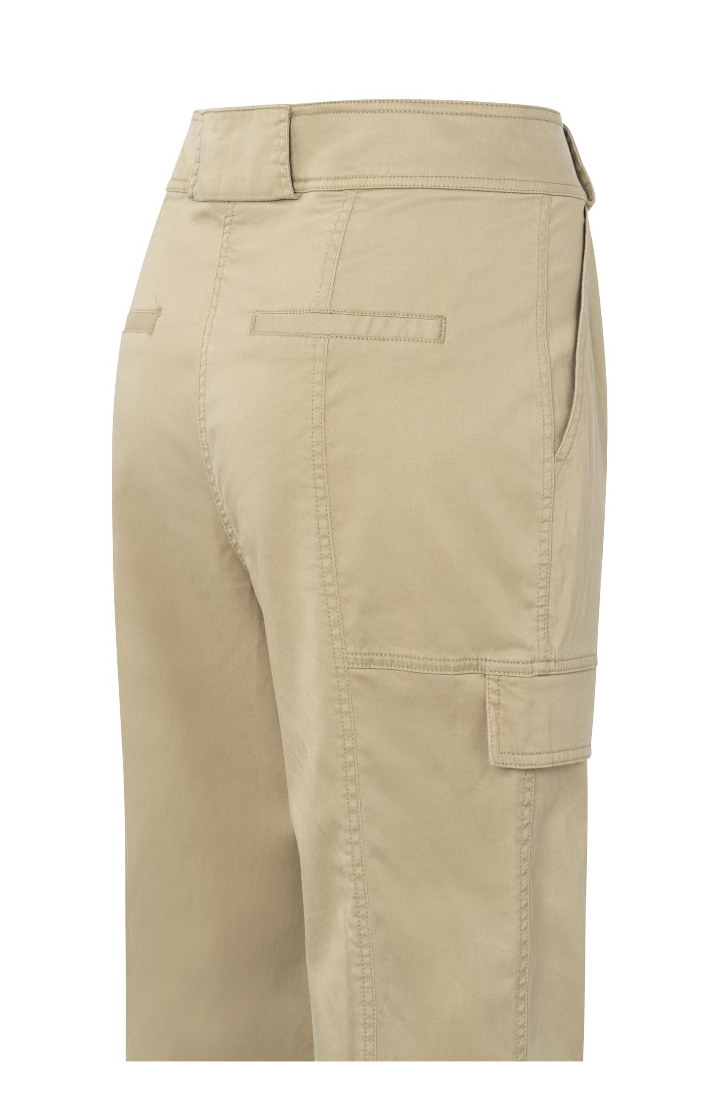 High waist cargo trousers with slim legs and pockets