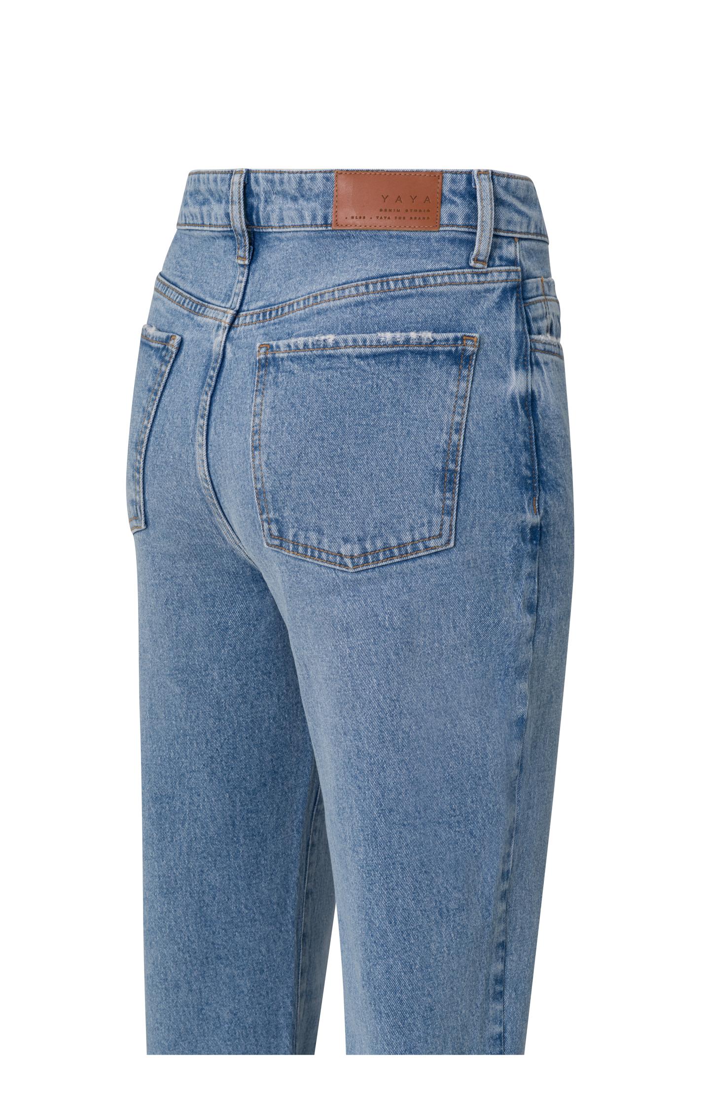 High waist denim in straight fit with five-pocket style