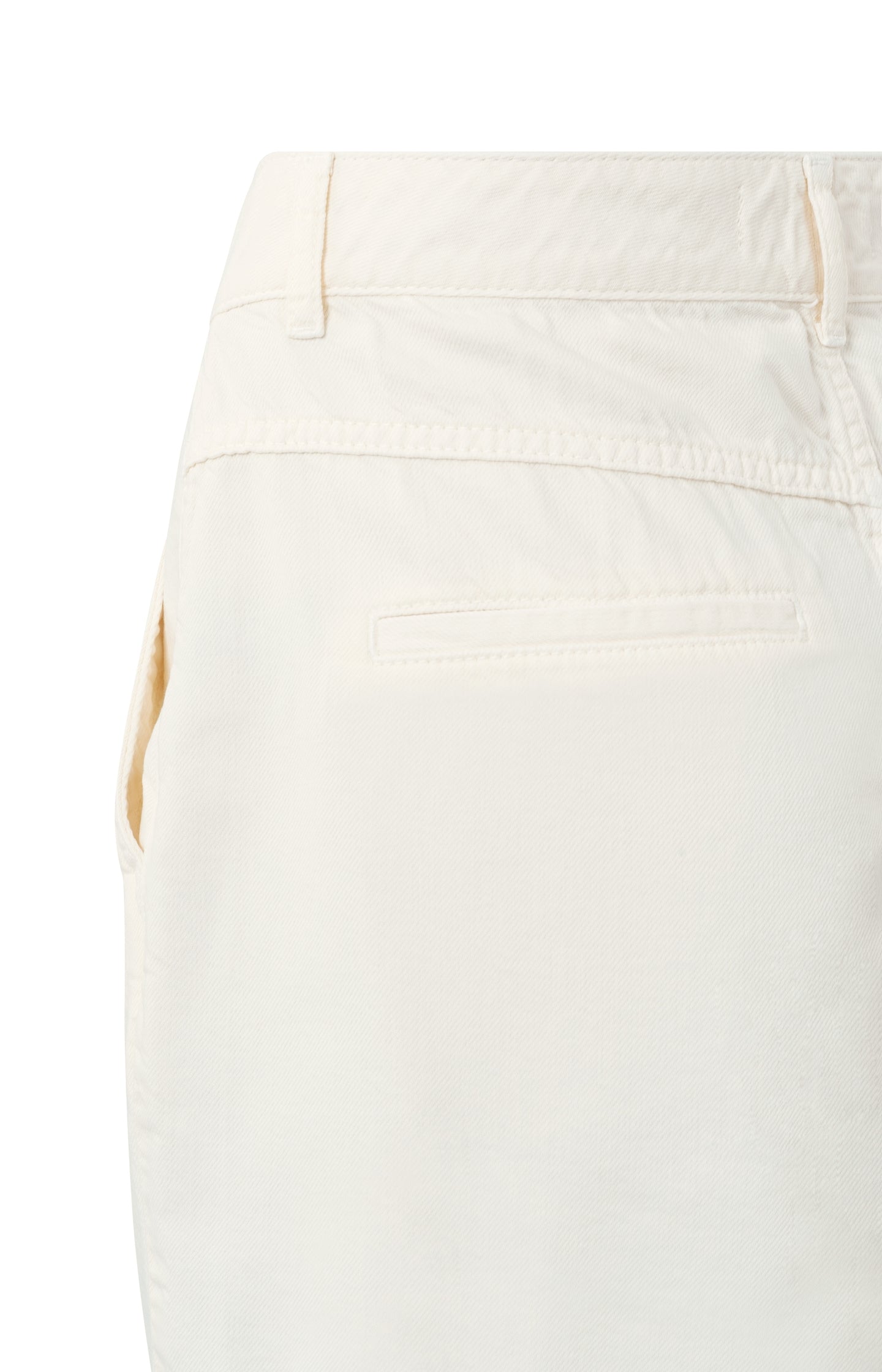 High waist denim short with side pockets and pleated detail