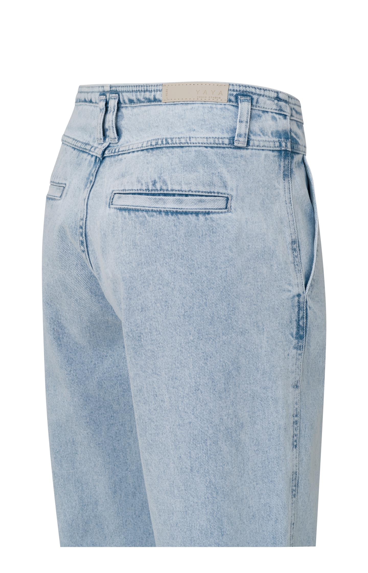 High waist denim with side pockets, zip fly and seam details