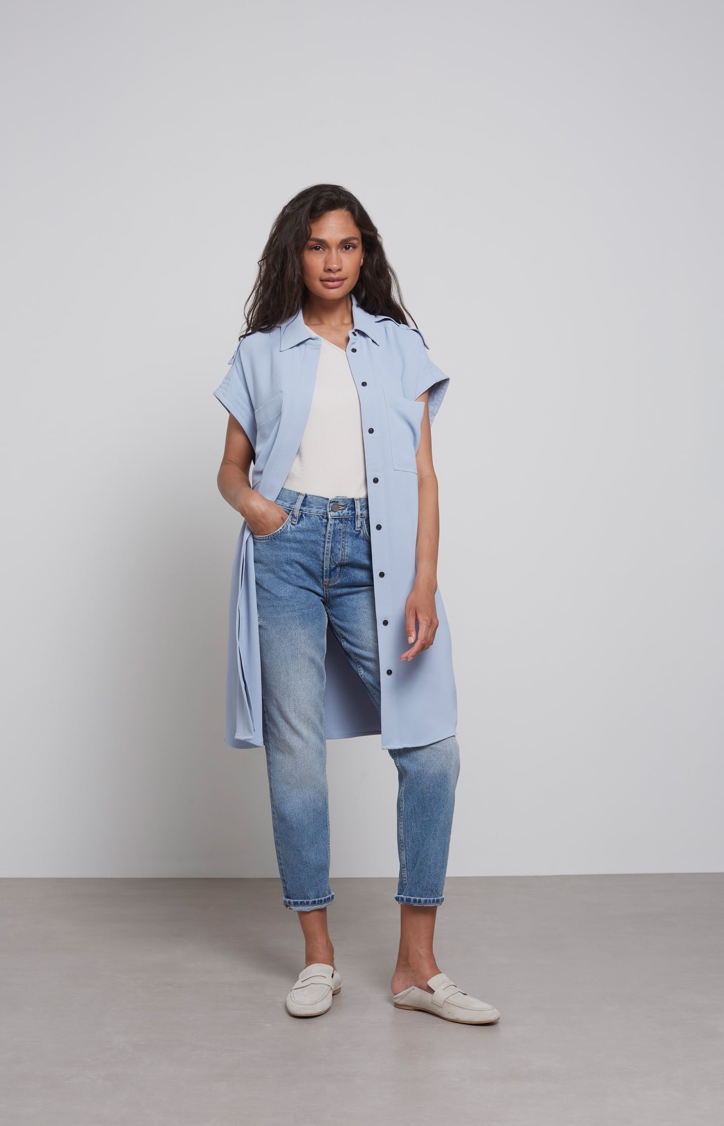 High waist denim with straight leg and five pocket style - Type: lookbook