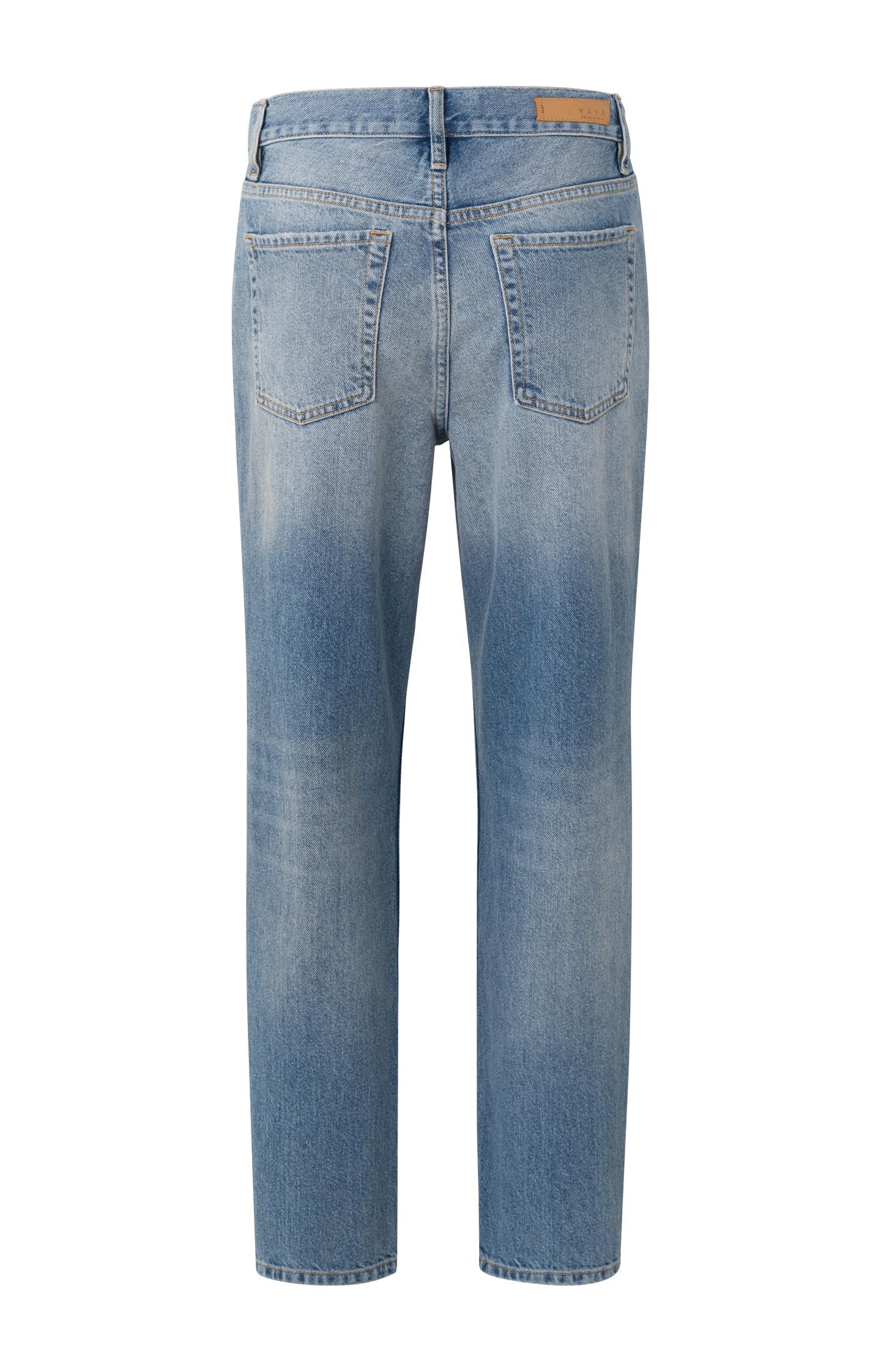 High waist denim with straight leg and five pocket style