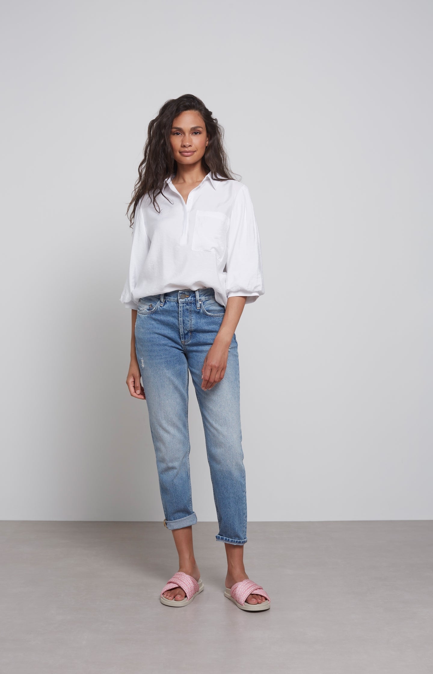 High waist denim with straight leg and five pocket style