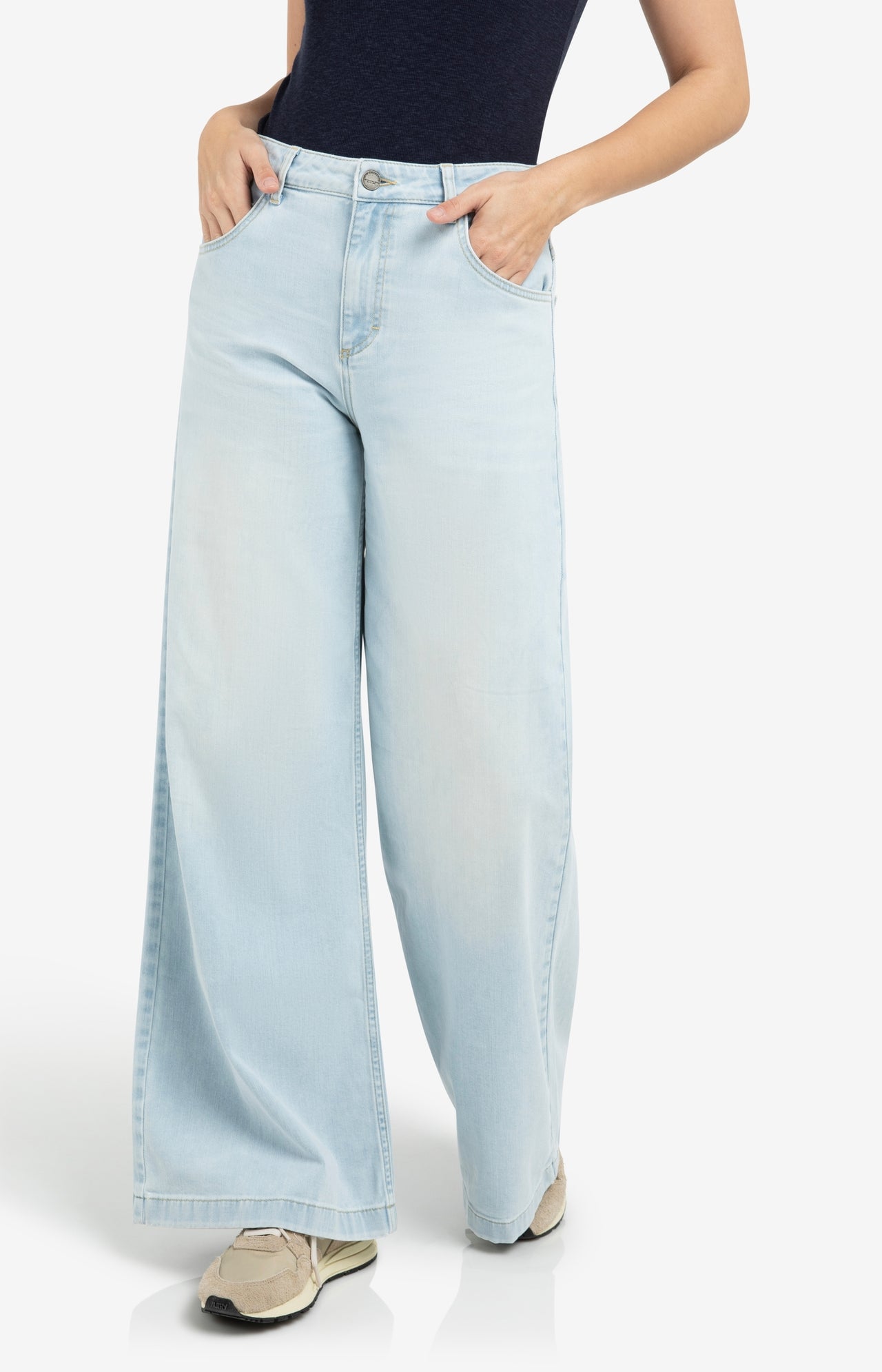 High-waist jeans with extra wide legs (L34)