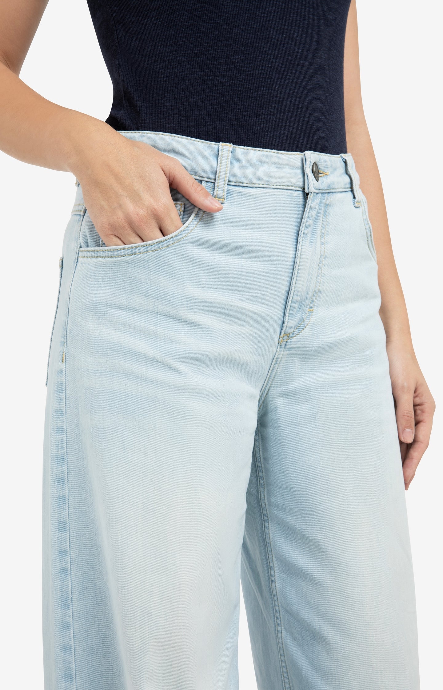 High-waist jeans with extra wide legs (L34)