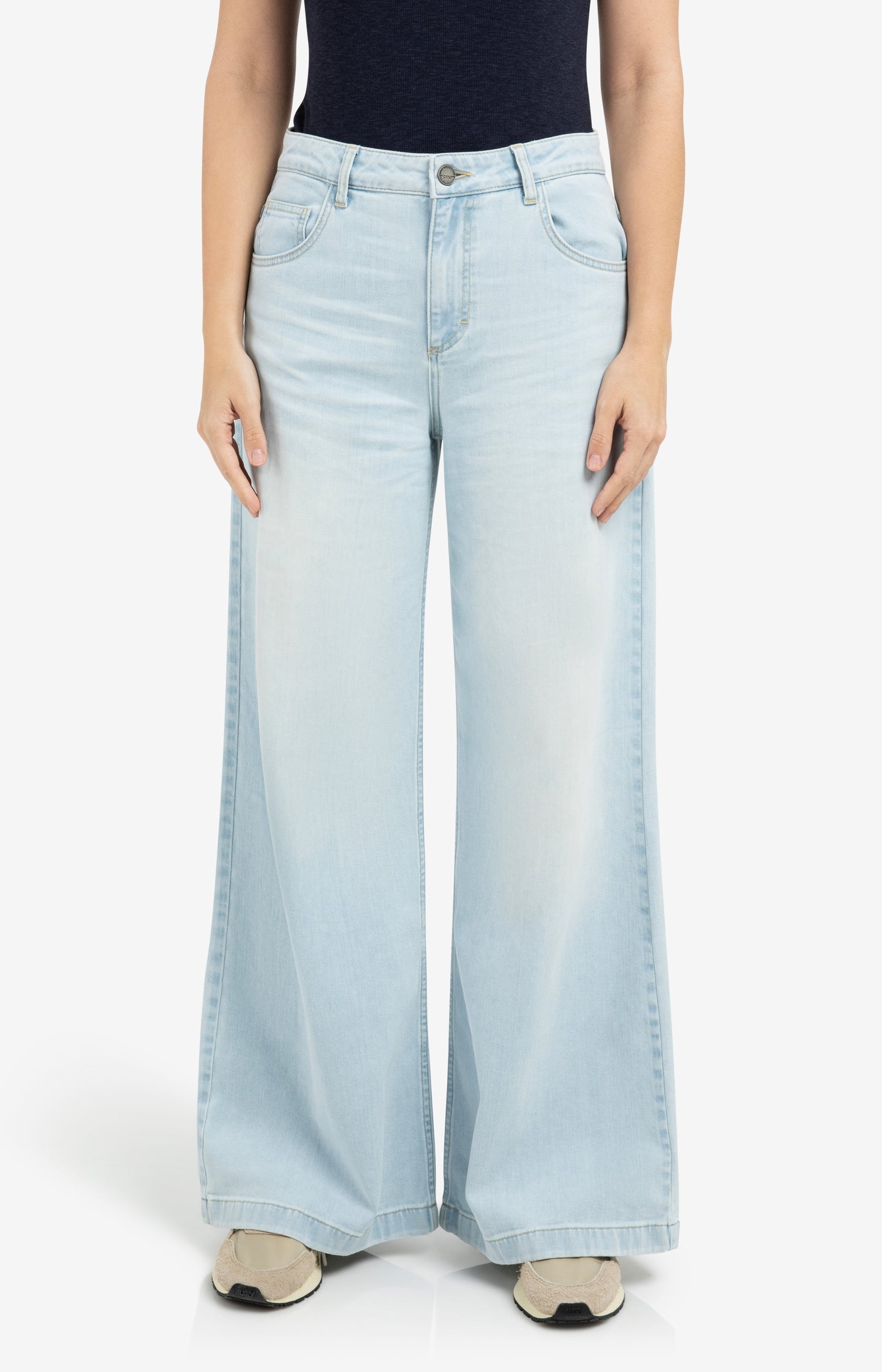 High-waist jeans with extra wide legs (L34)