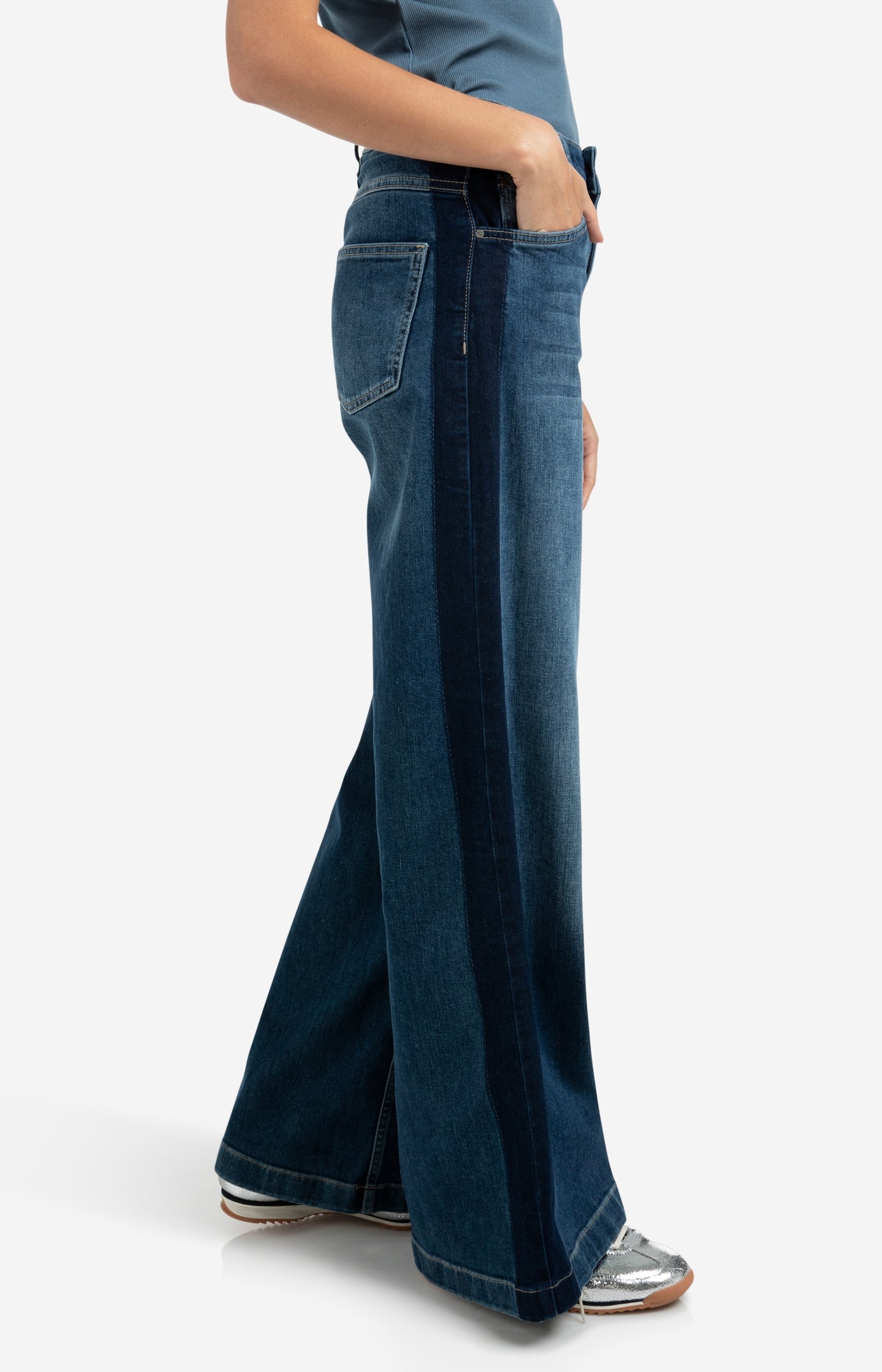 High waist jeans with tape detail and wide legs (L34)