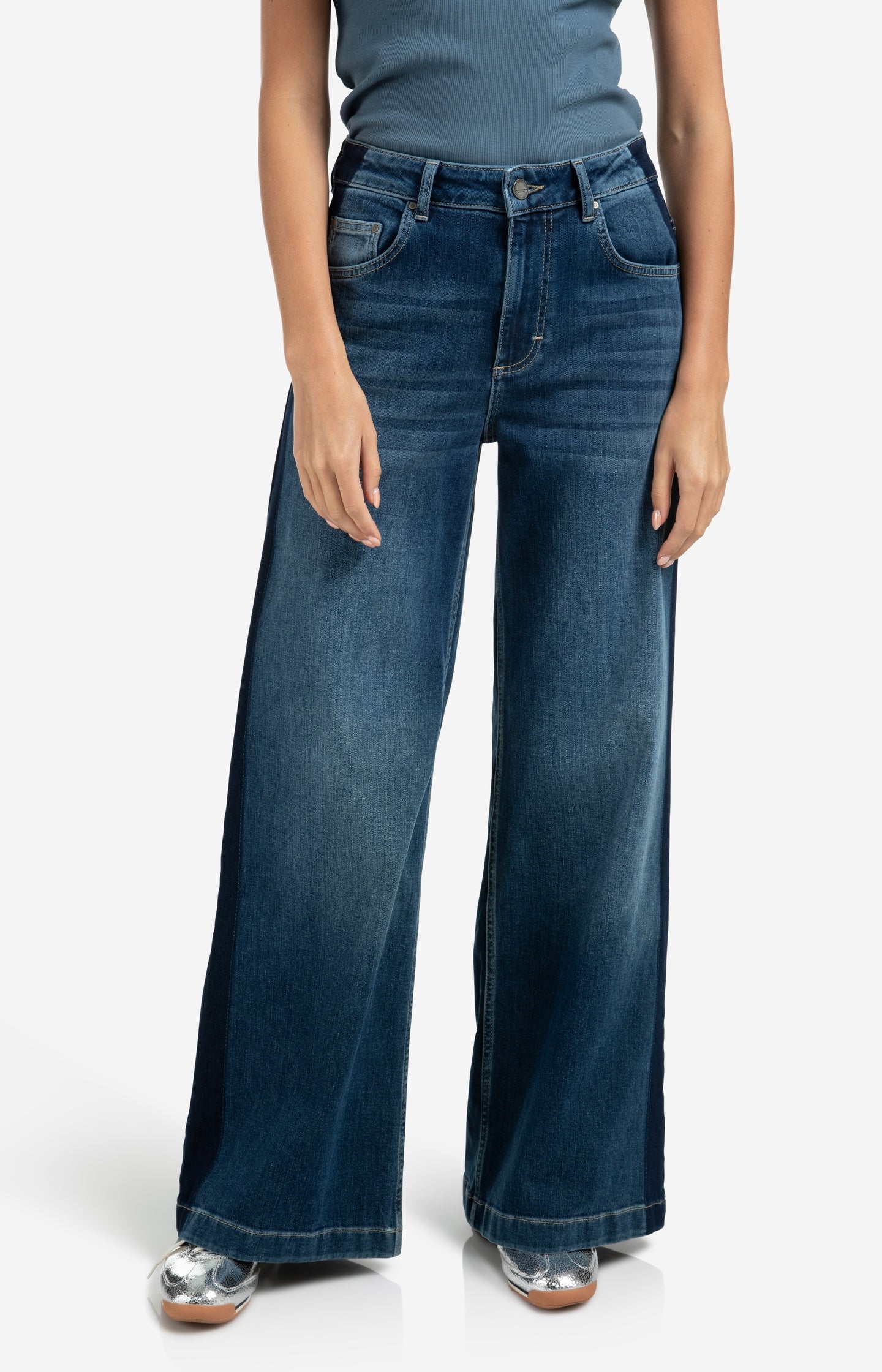 High waist jeans with tape detail and wide legs (L34)