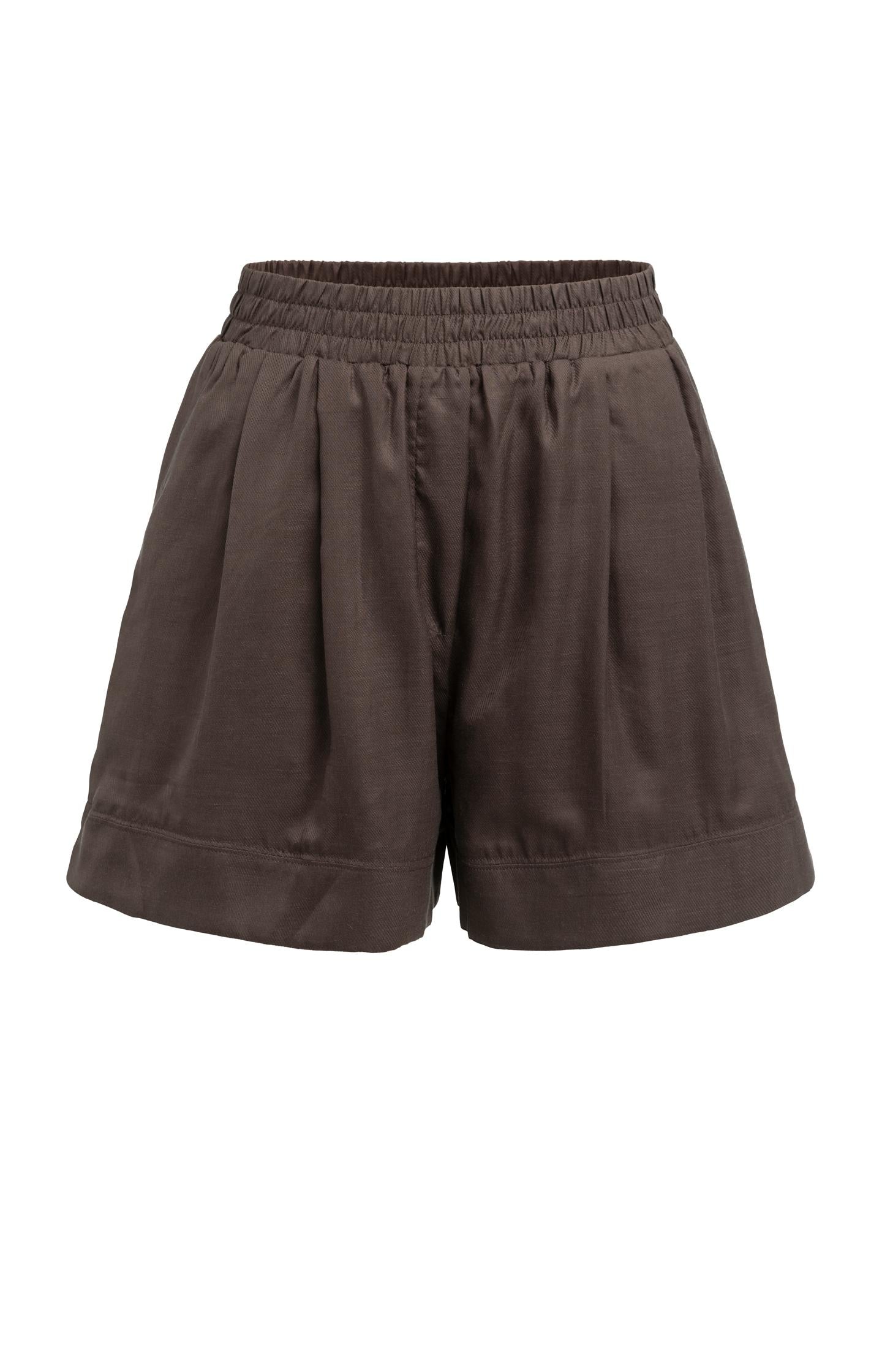 High-waist shorts with elastic waistband