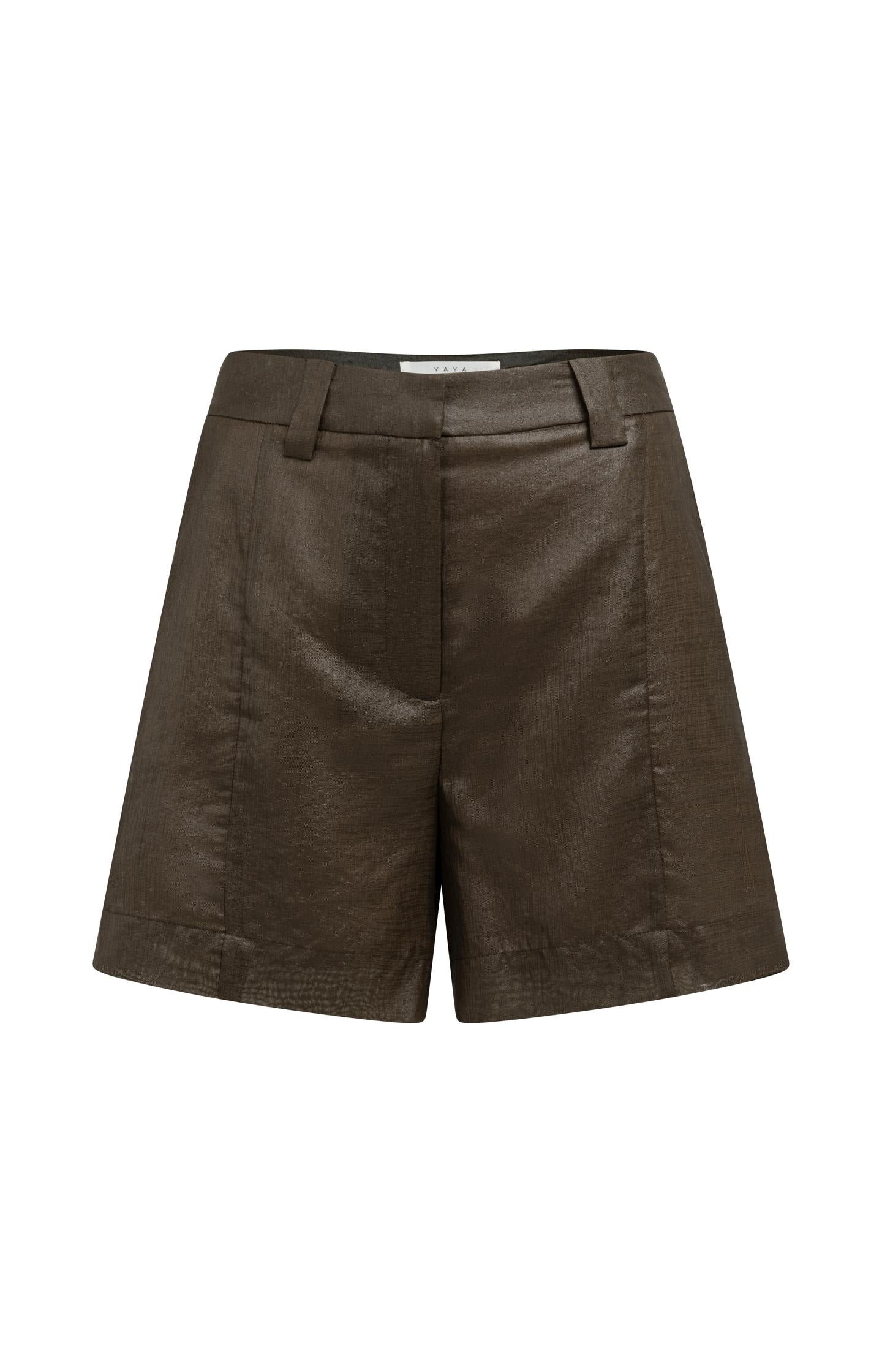 High-waist shorts with subtle sheen - Type: video