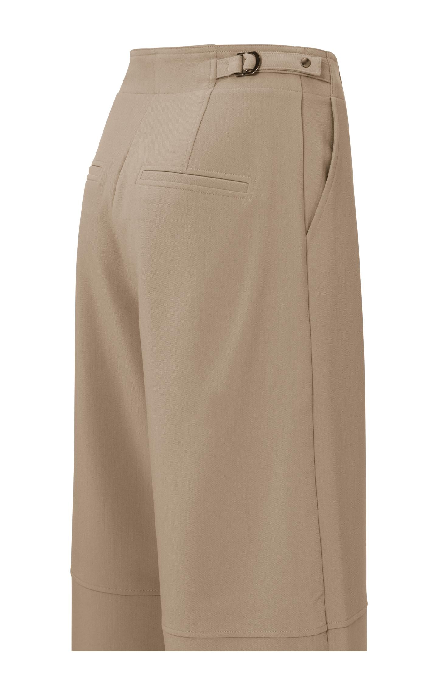 High waist trouser with wide leg, side pockets and zip