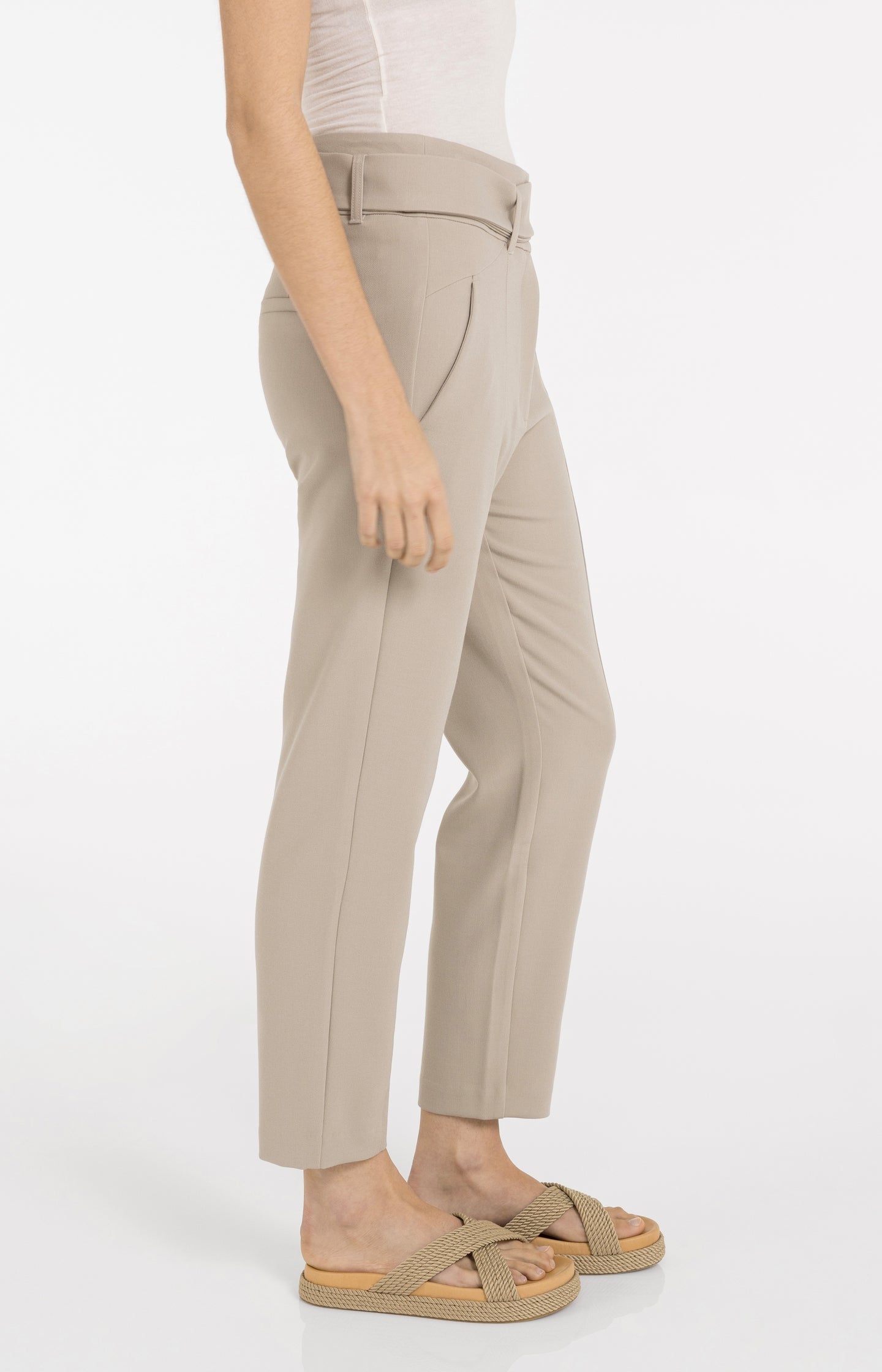 High-waist trousers with belt