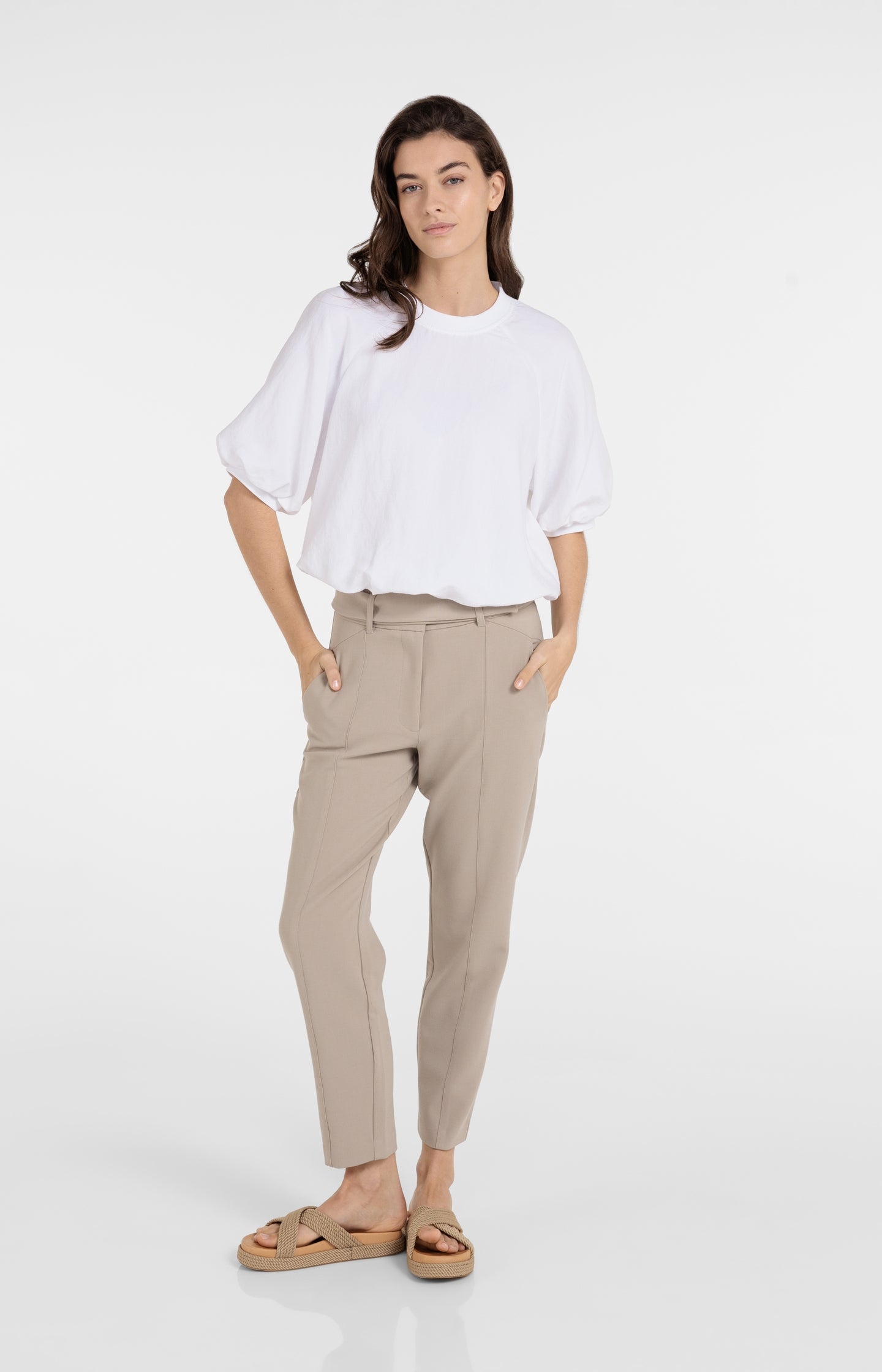 High-waist trousers with belt