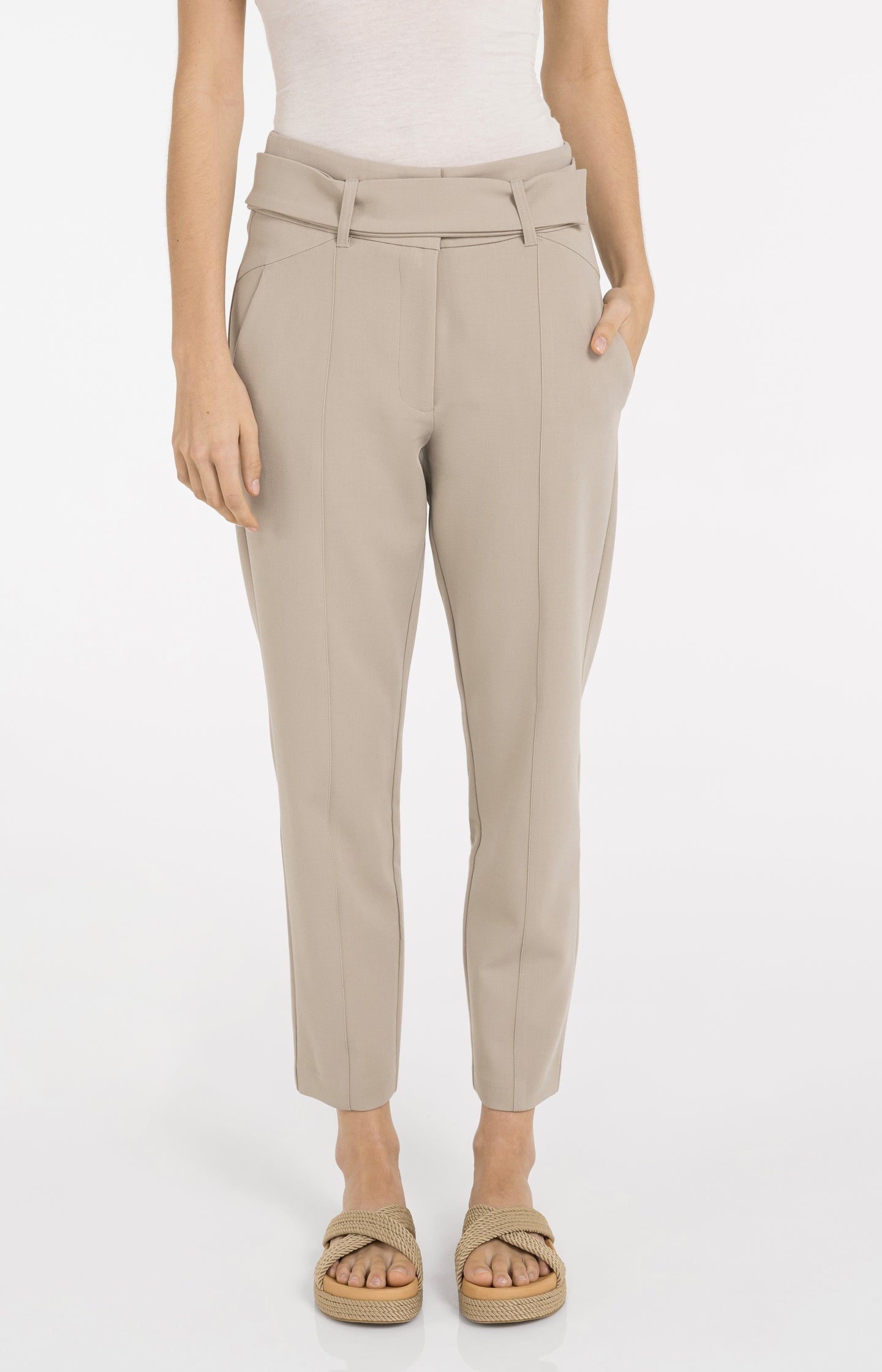 High-waist trousers with belt
