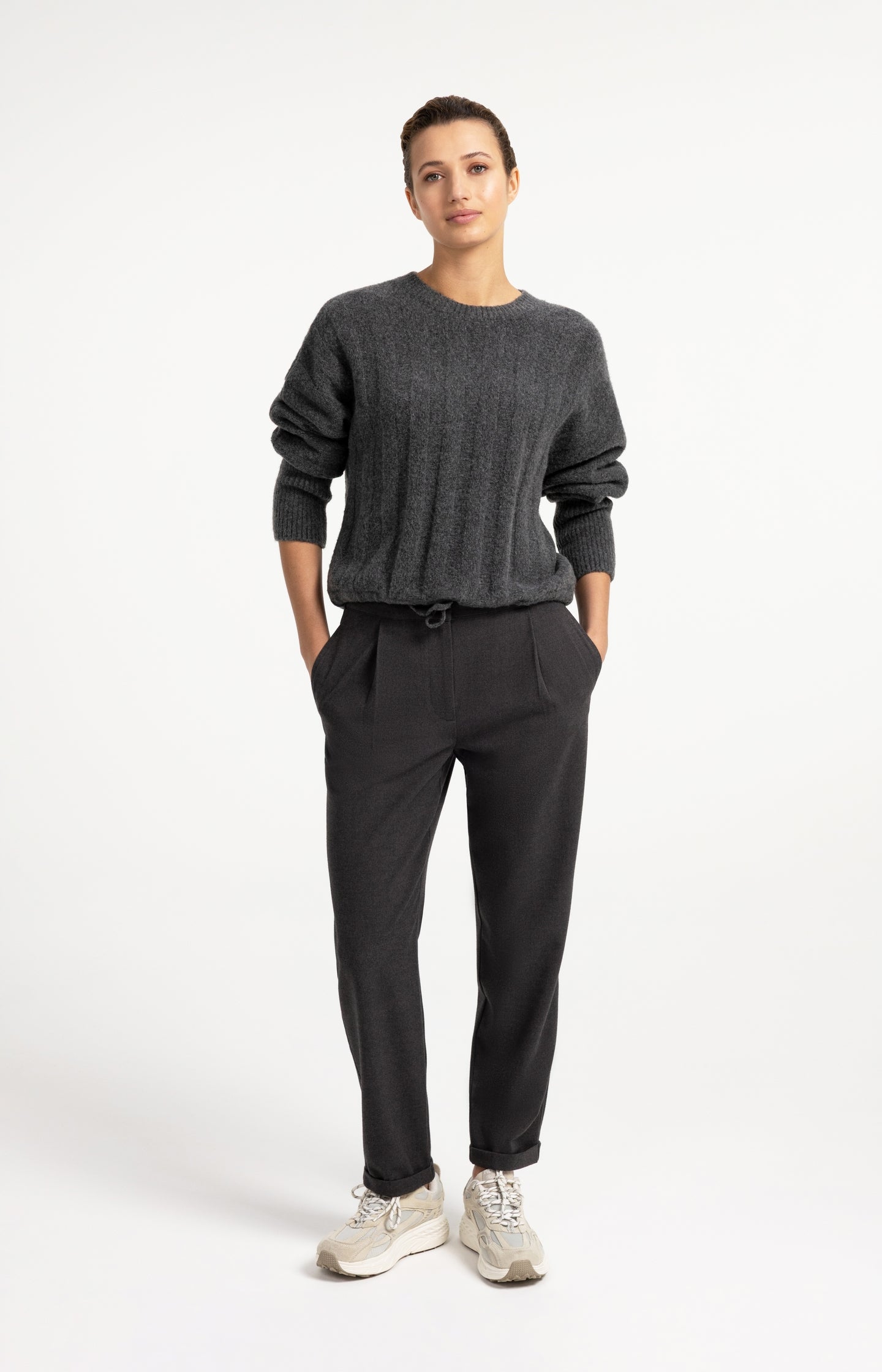 High-waist trousers with belt detail