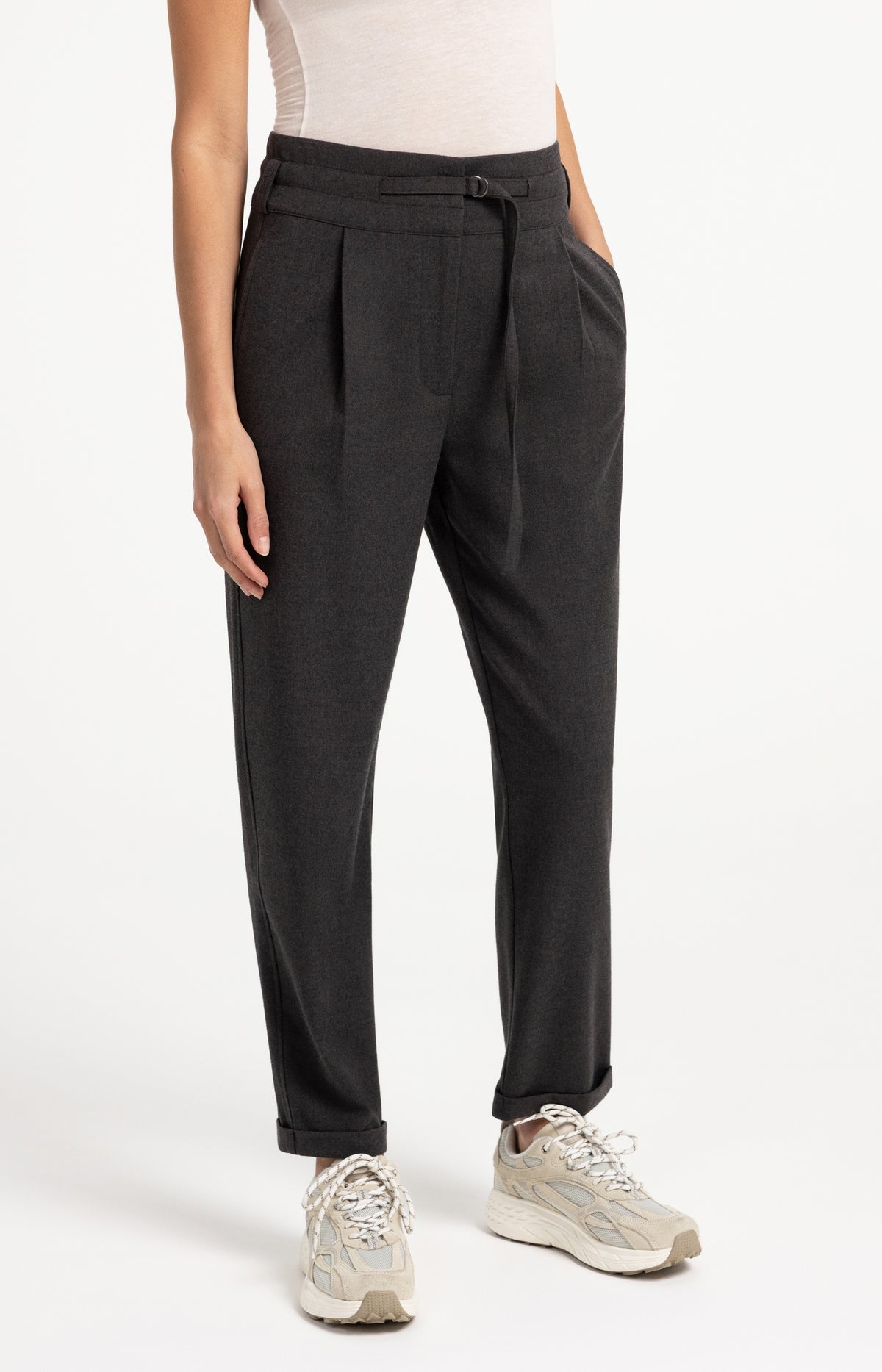 High-waist trousers with belt detail