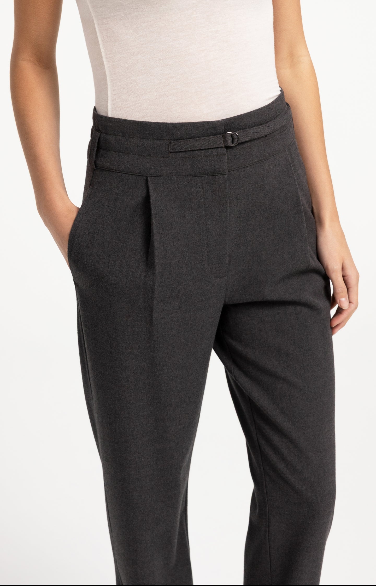 High-waist trousers with belt detail