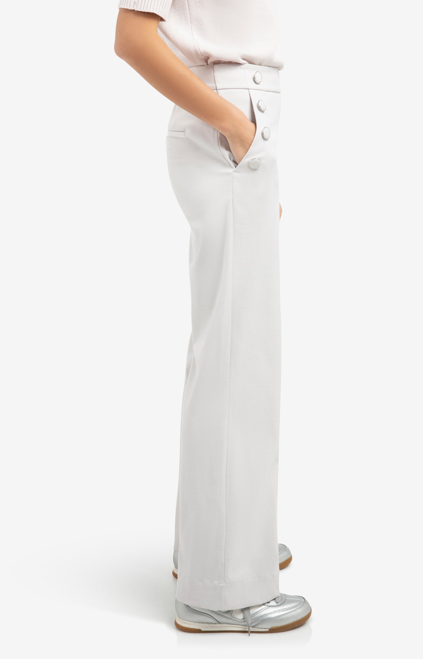 High waist trousers with decorative buttons and wide legs