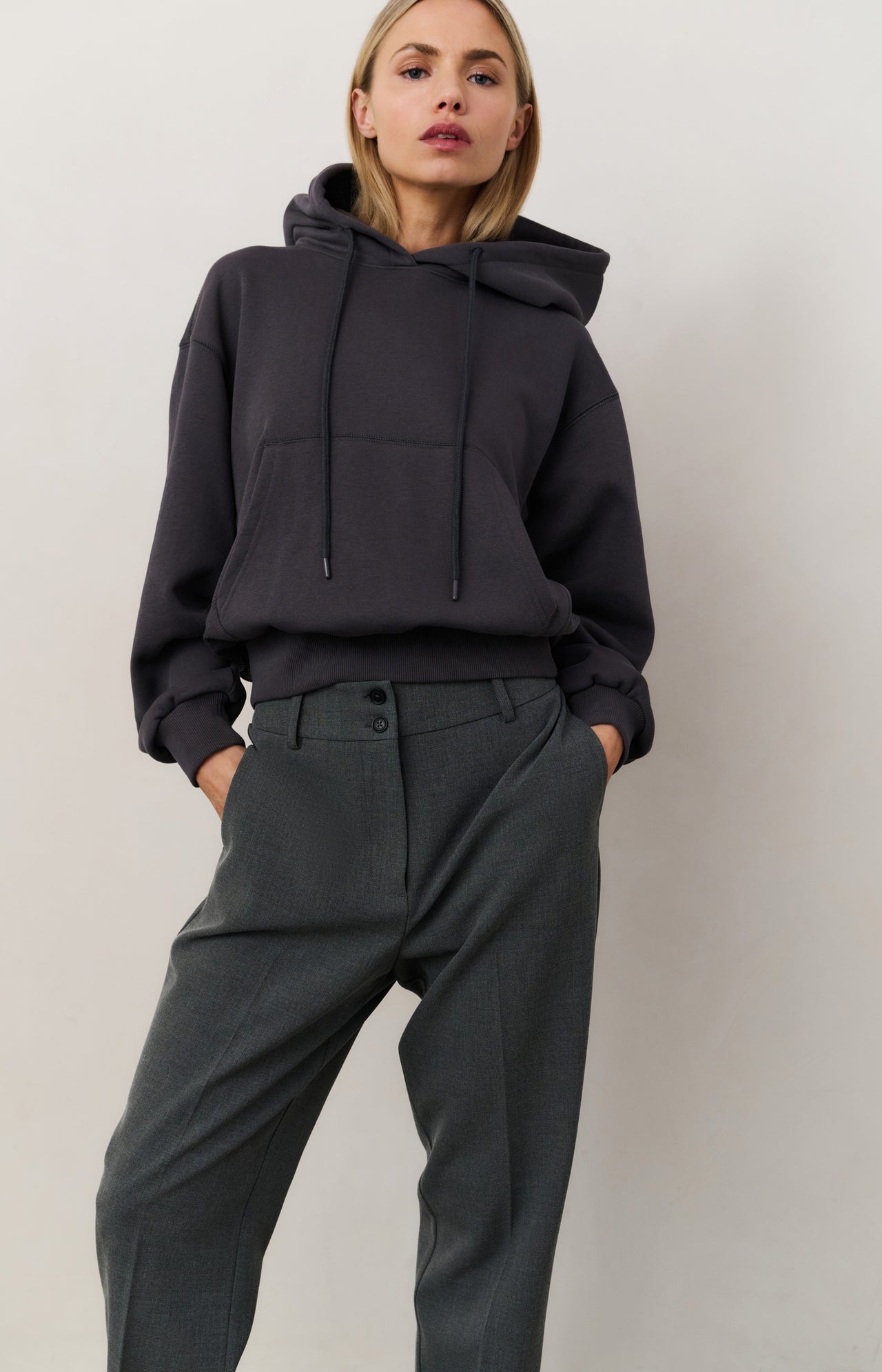 Hoodie with pleated hem - Type: lookbook