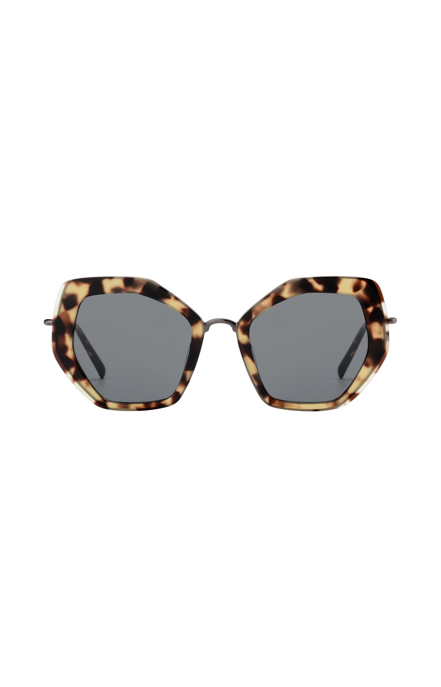 Ivy sunglasses in square shaped desgin with turtoise pattern