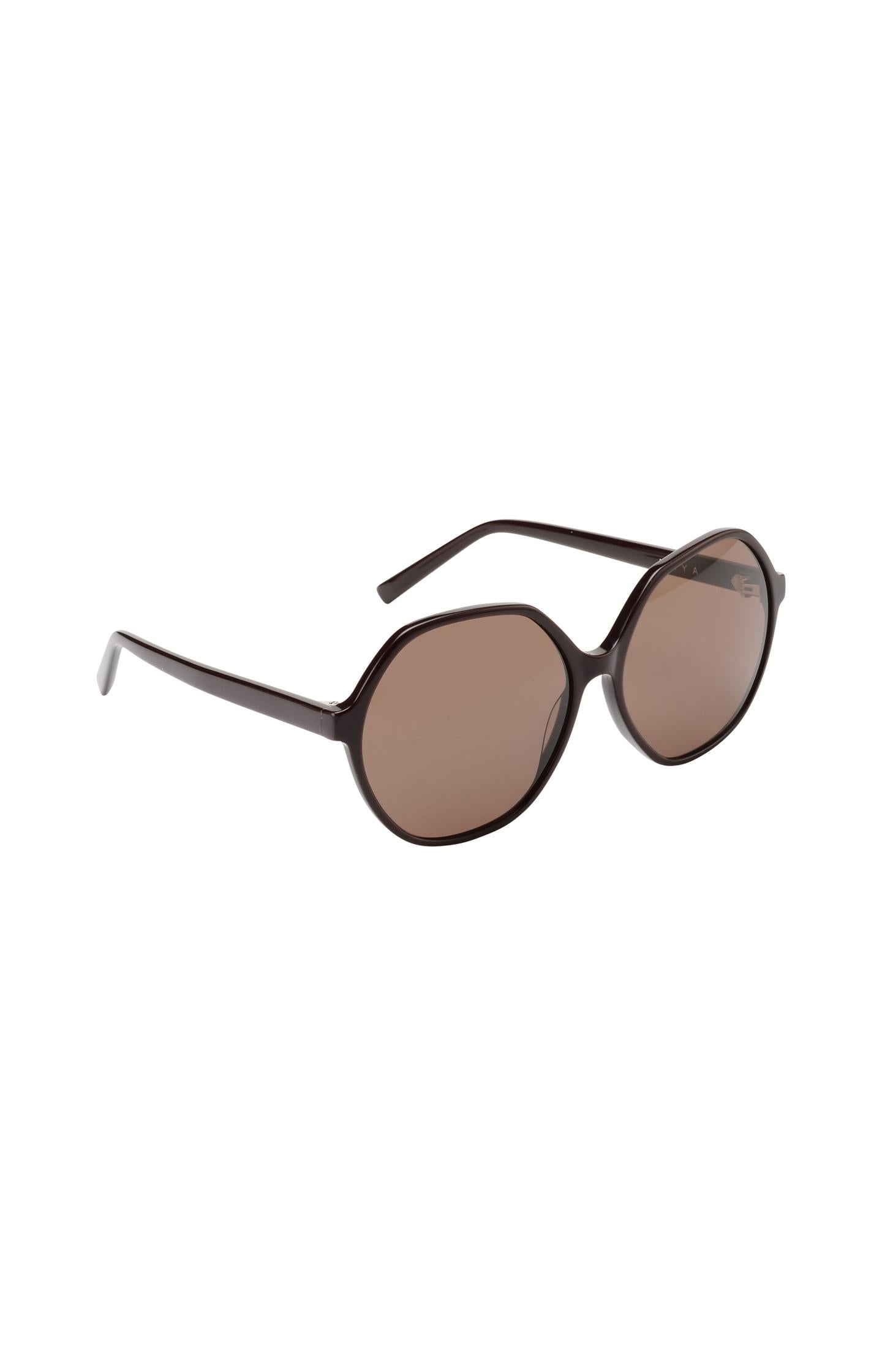 Izzy sunglasses with oversized frame and rounded lenses