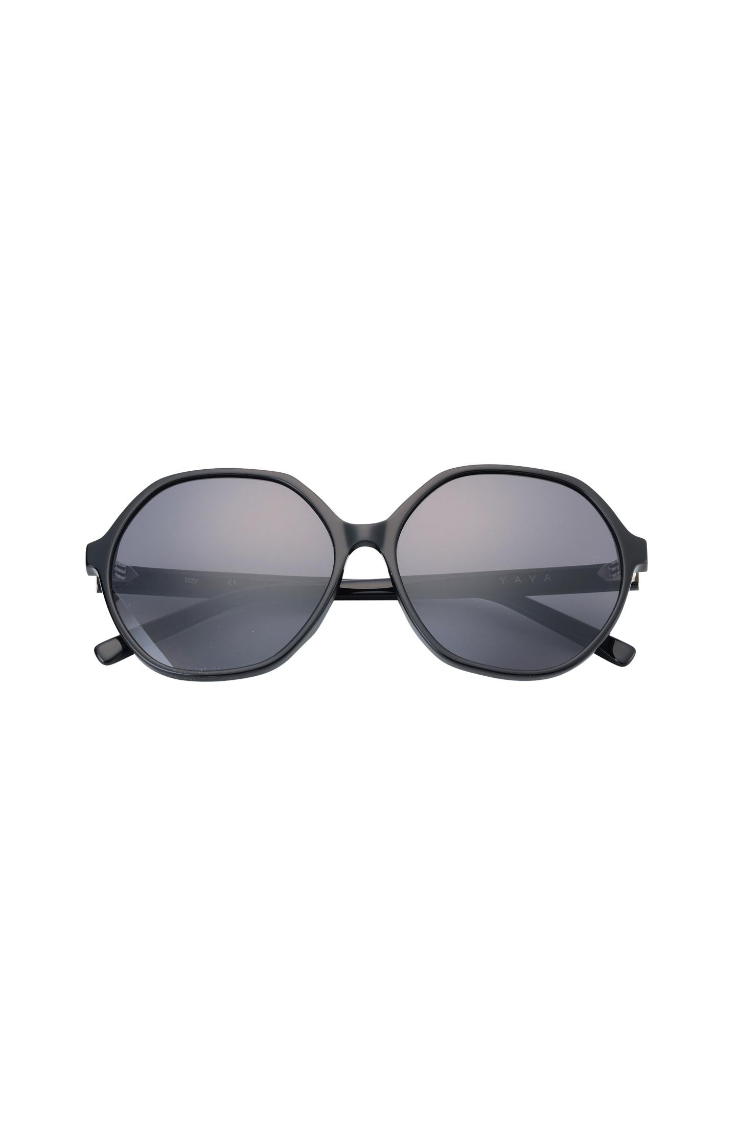 Izzy sunglasses with oversized frame and rounded lenses