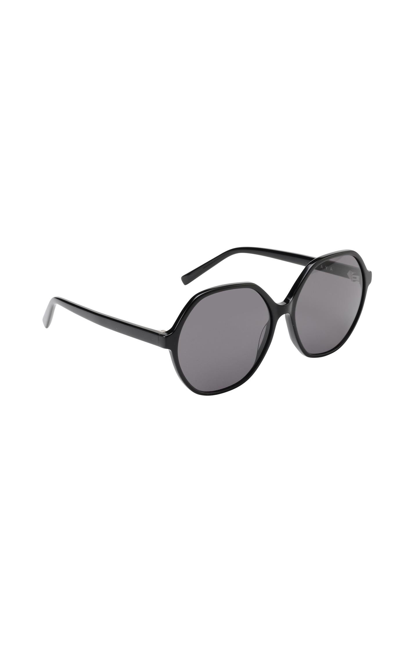 Izzy sunglasses with oversized frame and rounded lenses