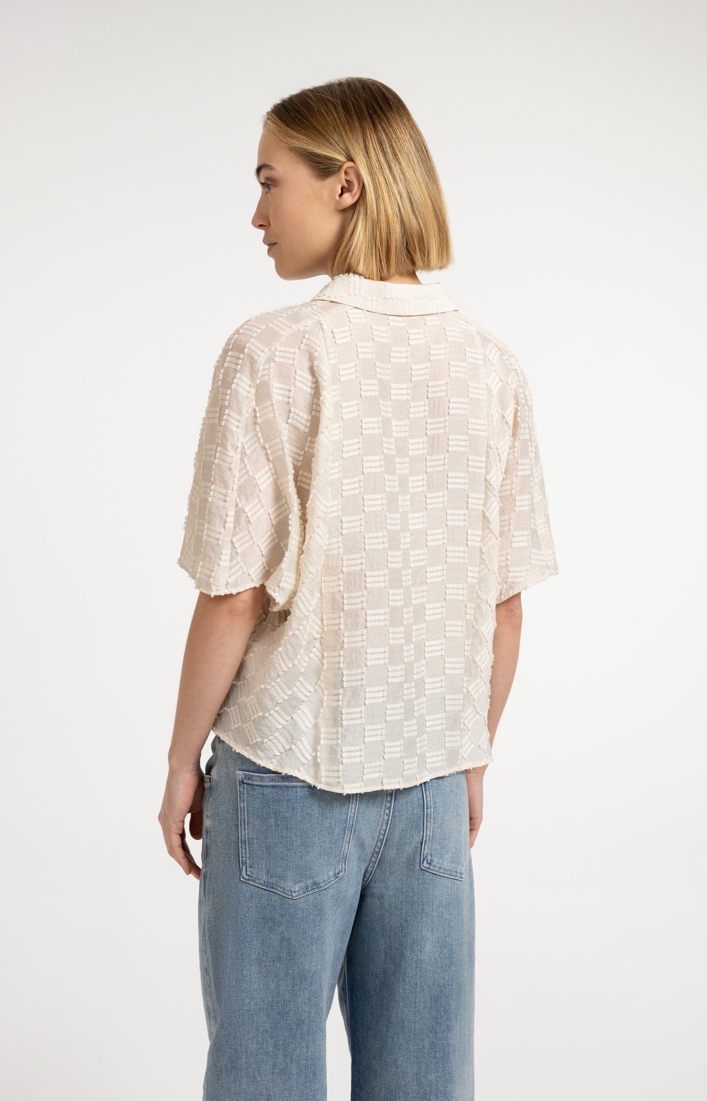 Jacquard blouse with short wide sleeves