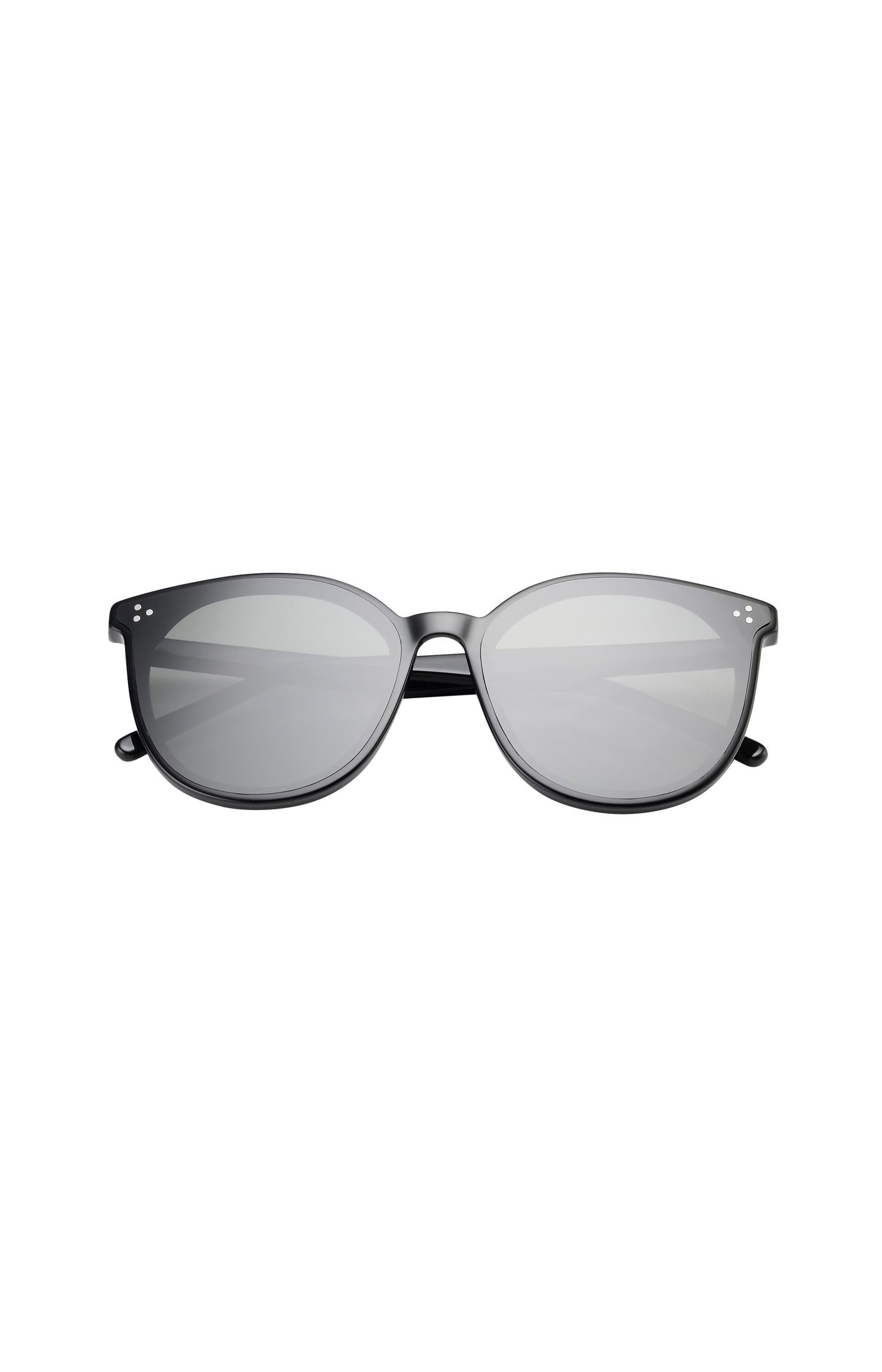 Jenn sunglasses in rounded butterfly design with black lens