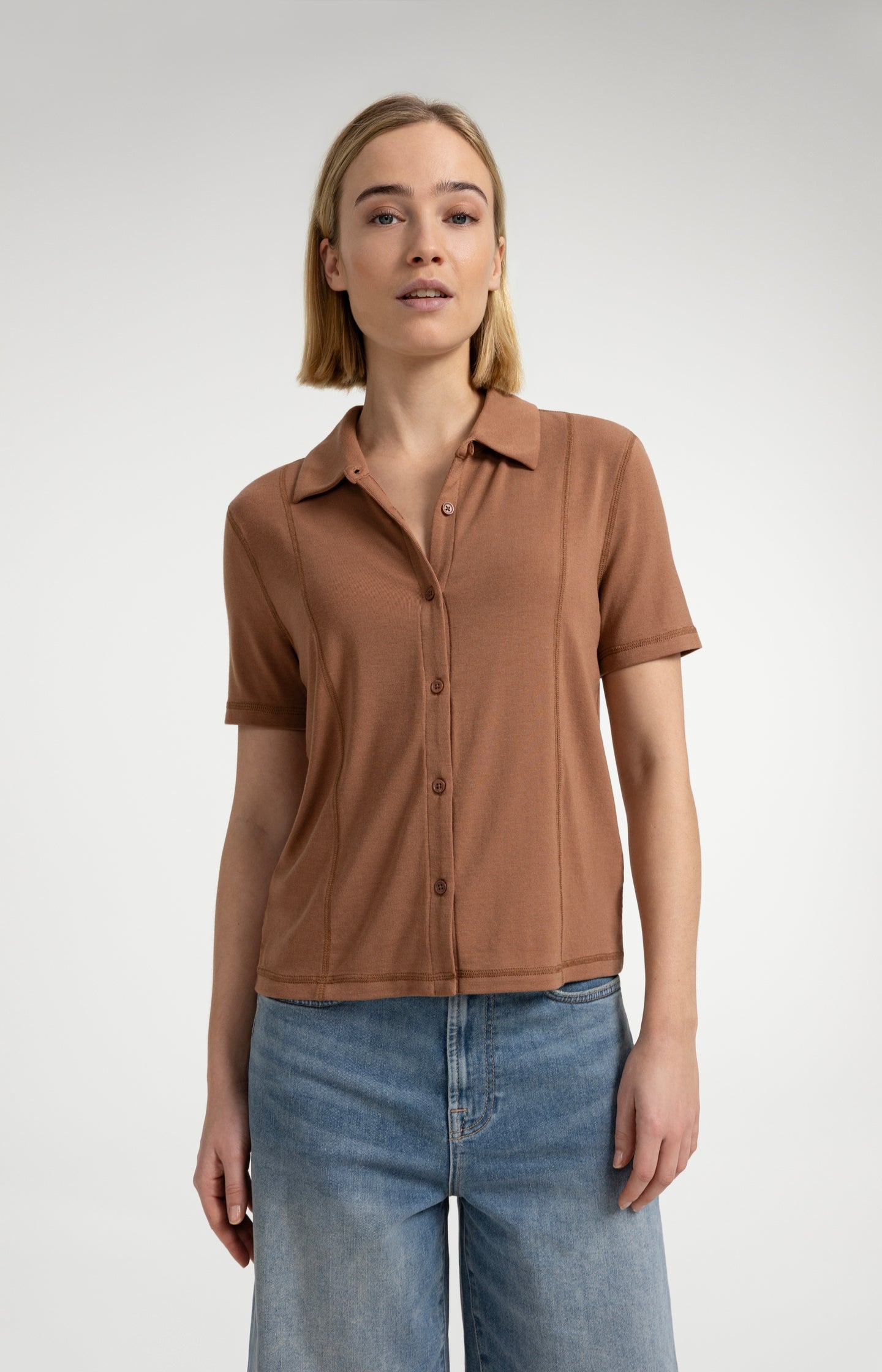 Jersey blouse with stitched details and short sleeves