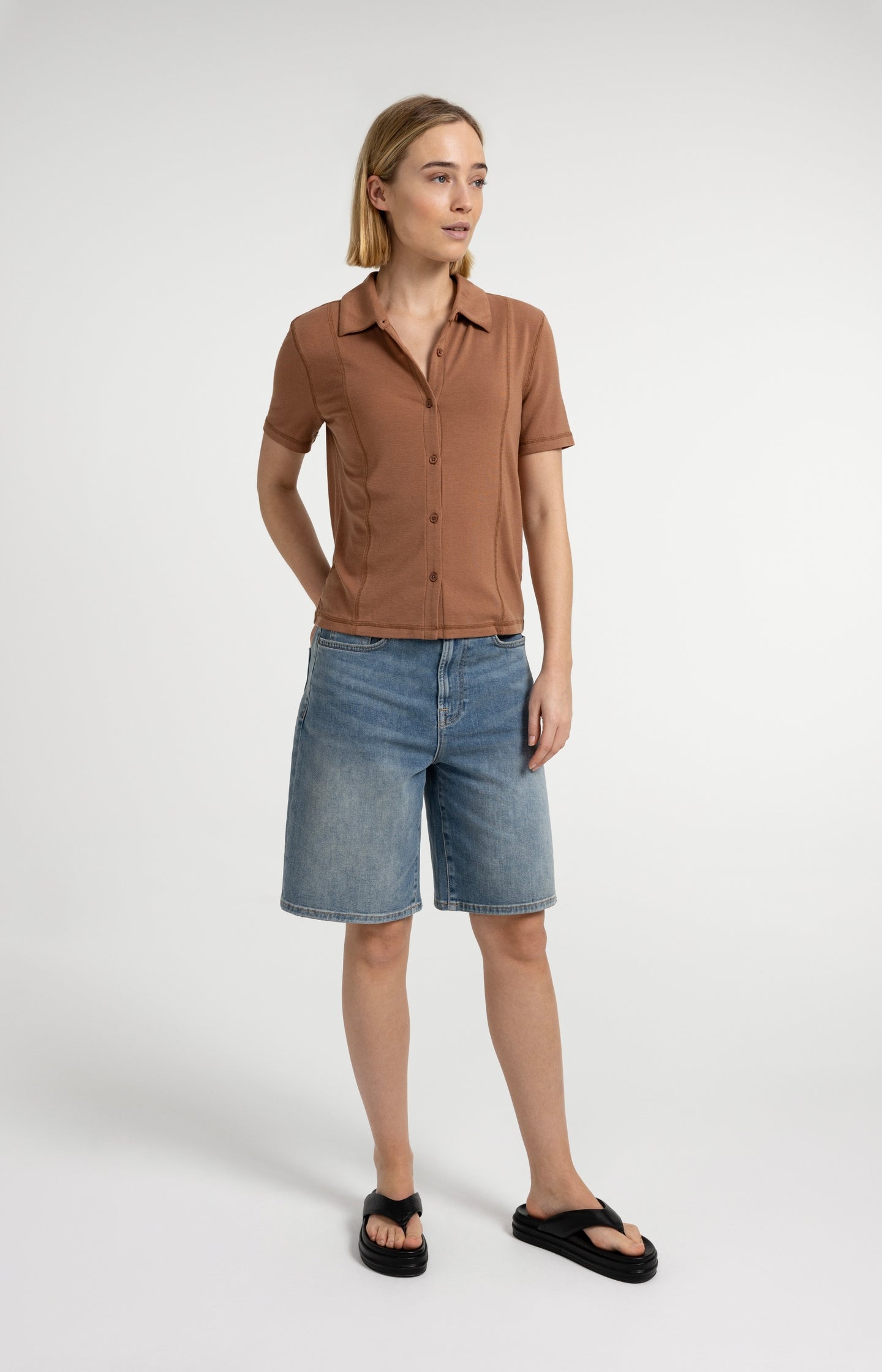 Jersey blouse with stitched details and short sleeves