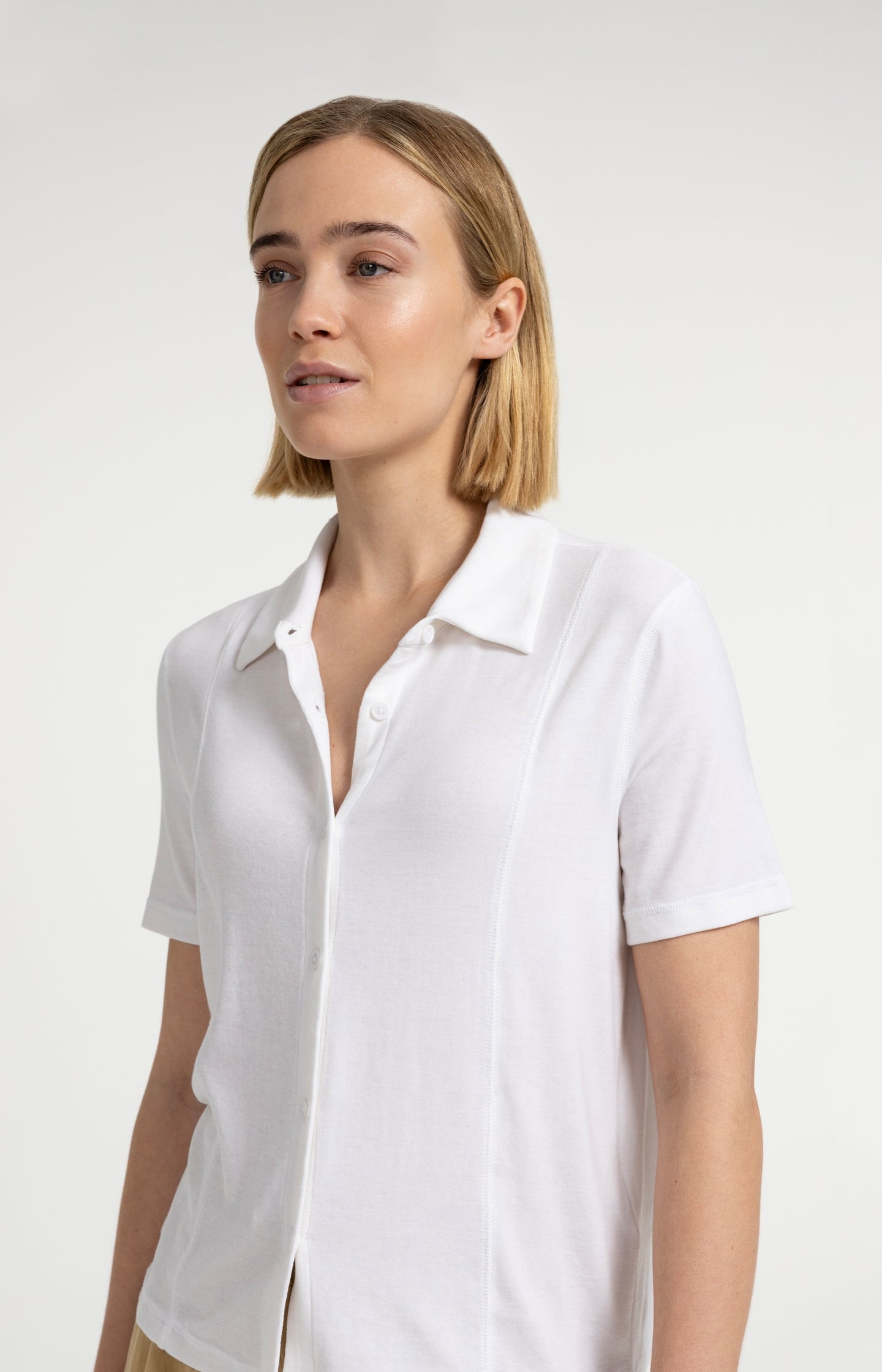 Jersey blouse with stitched details and short sleeves
